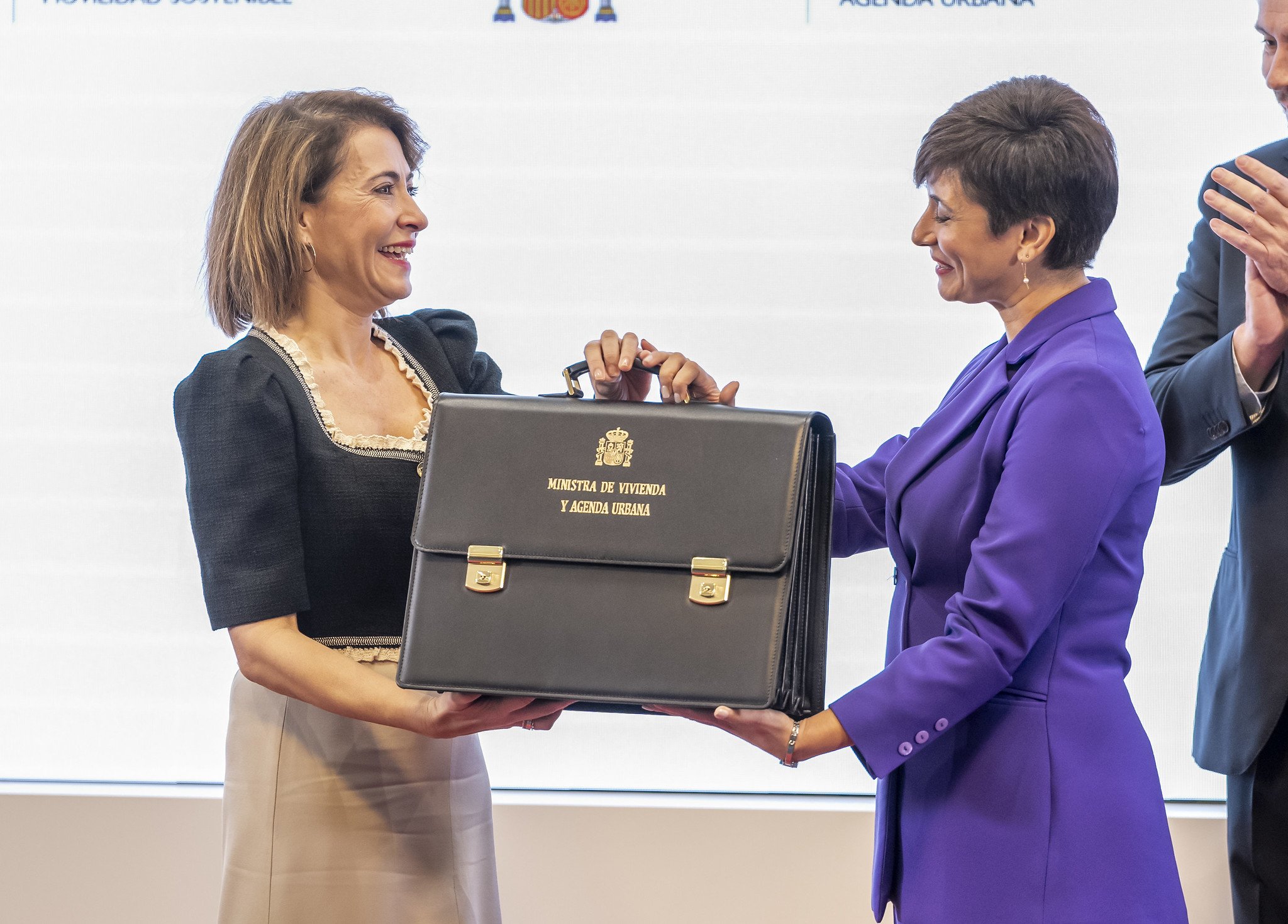 La nueva Ley de Vivienda fue aprobada con Raquel Sánchez a cargo del ministerio, ahora es Isabel Rodríguez la que continúa con el proyecto de vivienda social-comunista