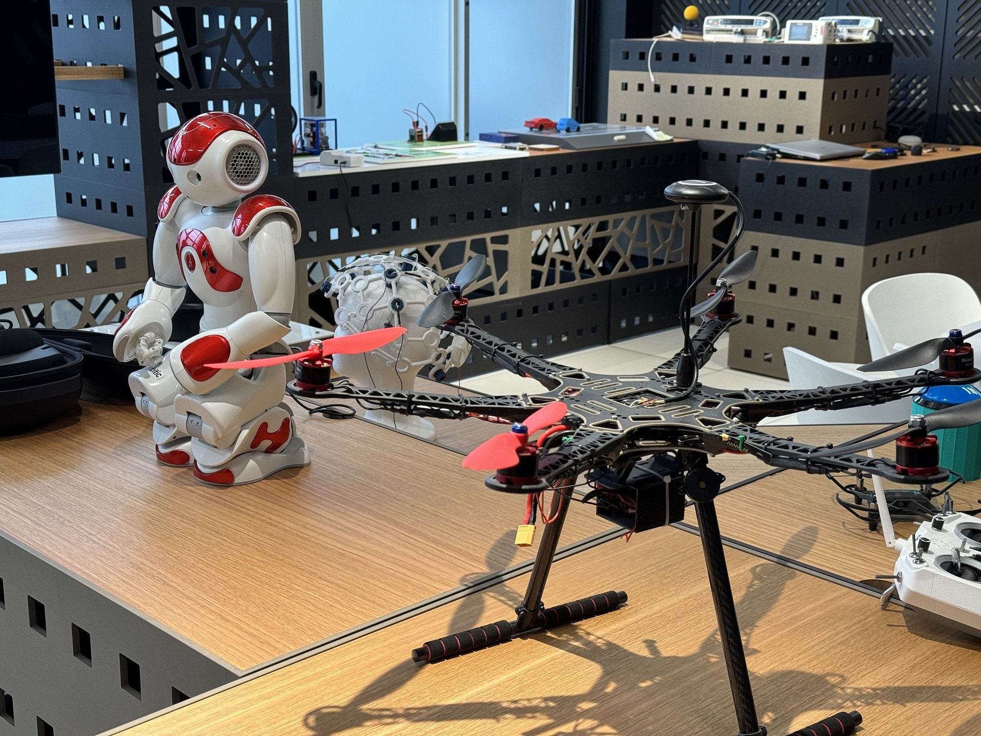 La humanidad se enfrenta a retos tan radicales que amenazan la convivencia y su propia existencia. Sin ir más lejos, el transhumanismo o la IA. Solo una visión cristiana puede enfrentarse a esos retos