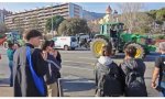 Aplausos a la tractorada a su paso por las calles de Barcelona