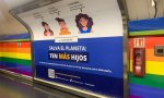 La asociación ha instalado decenas de carteles por toda la Comunidad de Madrid con algunas afirmaciones habituales como “con uno es suficiente”, “a por la parejita” y “¡tres! Pero ni uno más” se ven confrontadas con la pregunta: “¿Y por qué no?”