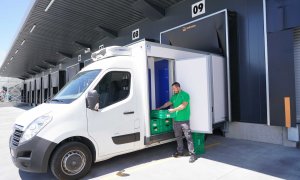 Repartidor con vehículo 3 temperaturas y descarga mecanizada en València...