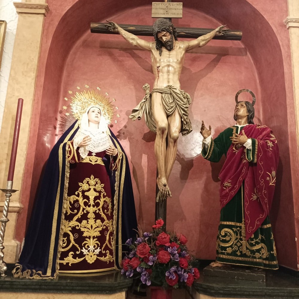 Crucifixión de Jesús junto a su Madre y el apóstol Juan
