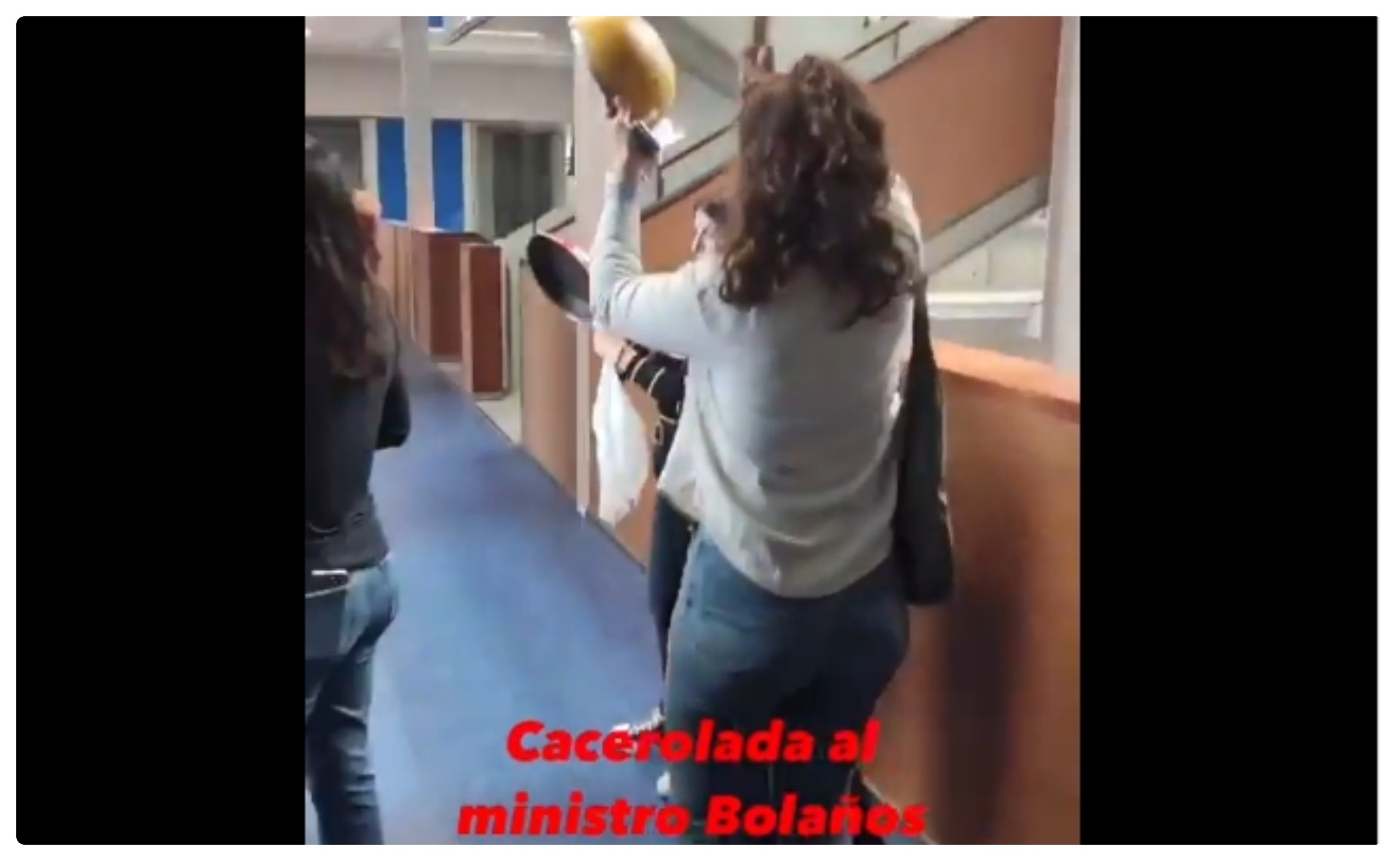 Cacerolada de funcionarios de justicia a Bolaños: "¡Justicia solución, ministro dimisión!" Cacerolada de funcionarios de justicia a Bolaños: "¡Justicia solución, ministro dimisión!"