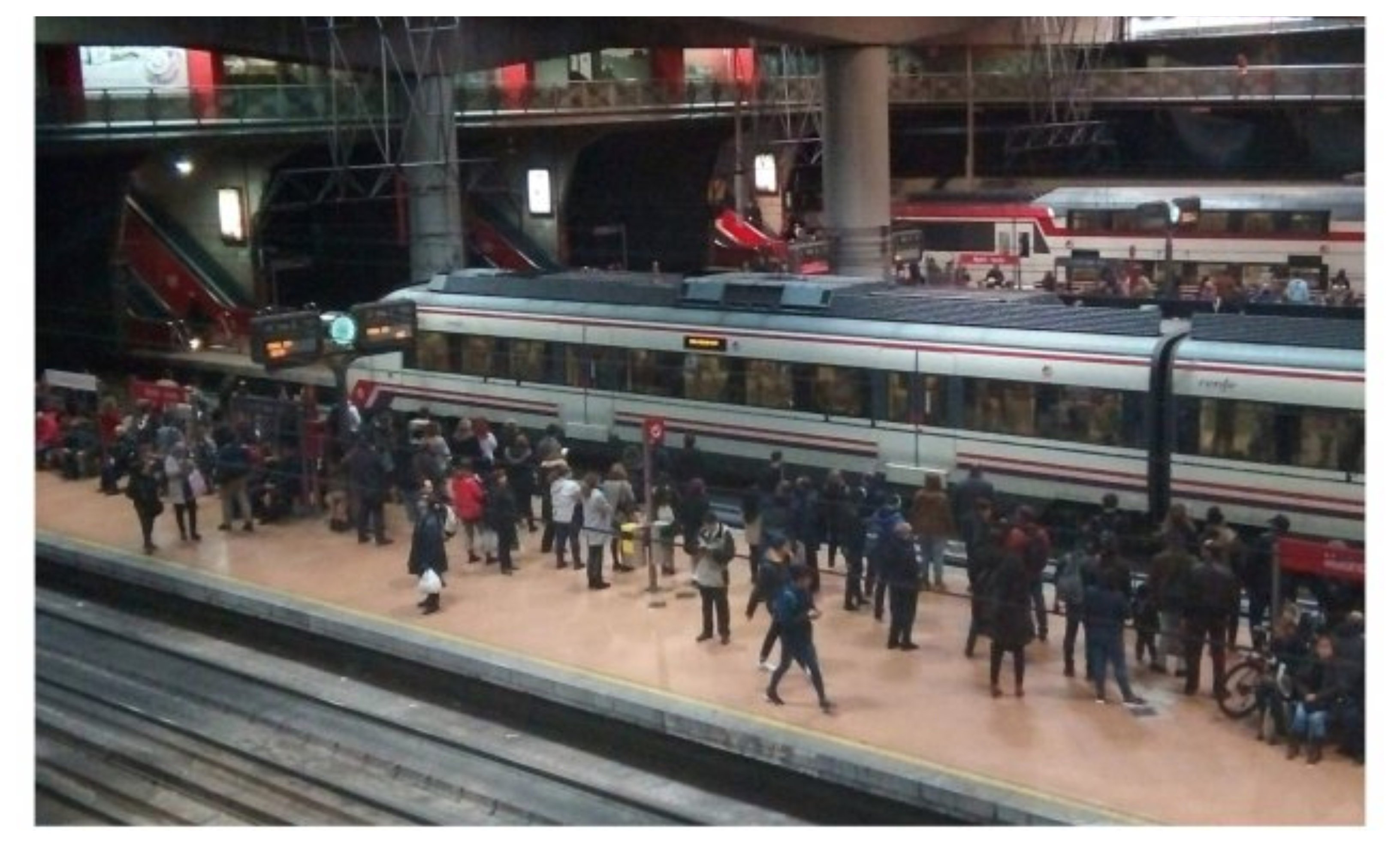 Madrid. Las "incidencias puntuales" de cercanías Renfe... que sufren los viajeros todos los días Madrid. Las "incidencias puntuales" de cercanías Renfe... que sufren los viajeros todos los días