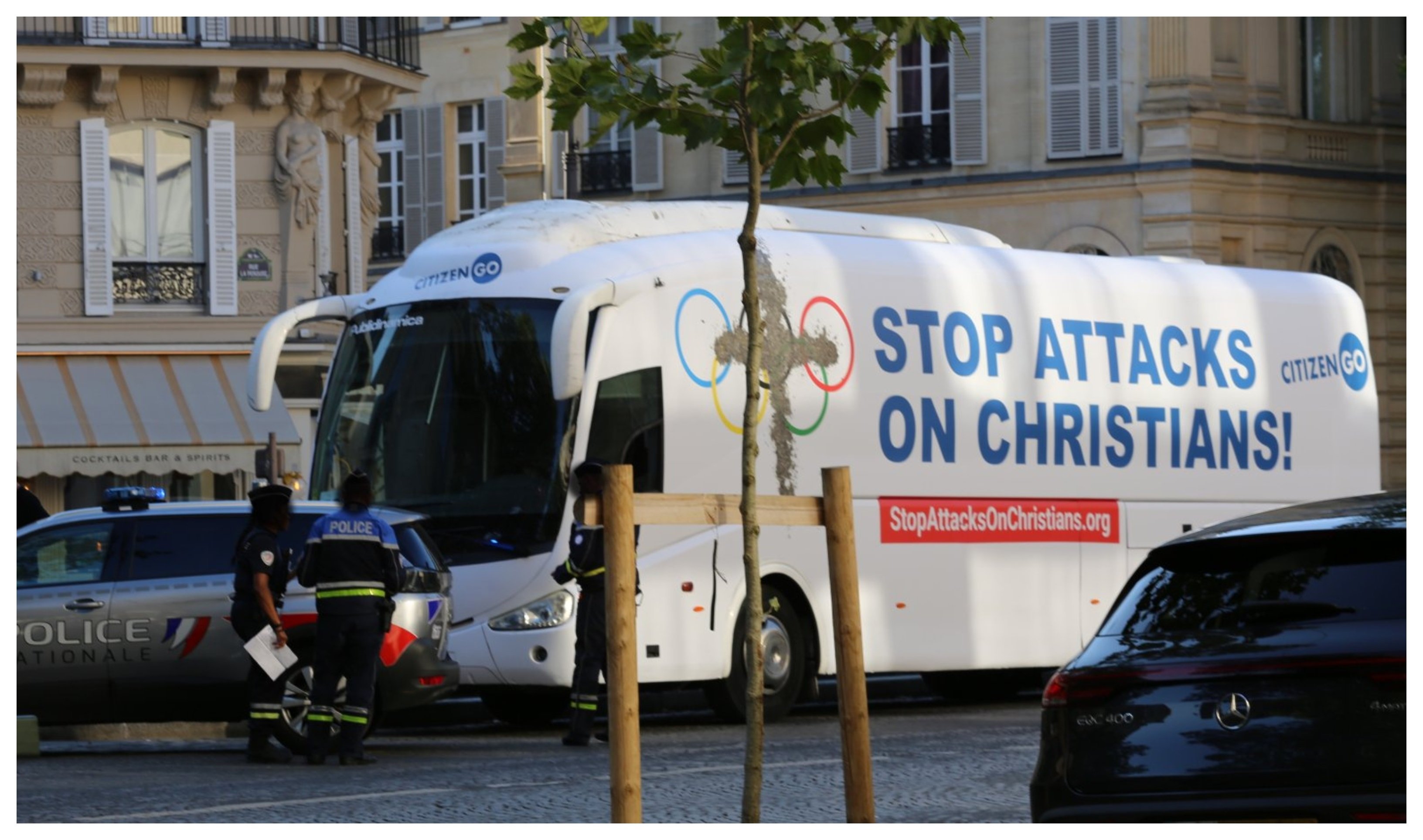 París 2024, los JJOO más anticristianos: detienen a siete personas en París por conducir un autobús con el lema "Detengamos los ataques contra los cristianos" París 2024, los JJOO más anticristianos: detienen a siete personas en París por conducir un autobús con el lema "Detengamos los ataques contra los cristianos"