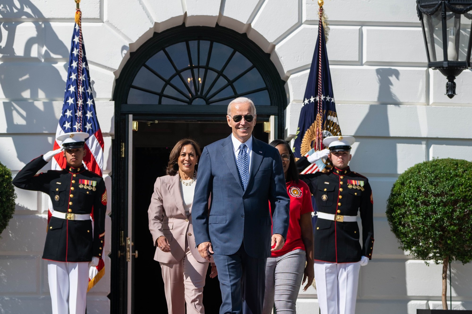 El republicano ha cargado contra el plan Biden de acoger a refugiados afganos, afirmando así: "Fue trasladado por la administración Biden en septiembre de 2021 en esos infames vuelos de los que todo el mundo hablaba" El republicano ha cargado contra el plan Biden de acoger a refugiados afganos, afirmando así: "Fue trasladado por la administración Biden en septiembre de 2021 en esos infames vuelos de los que todo el mundo hablaba"