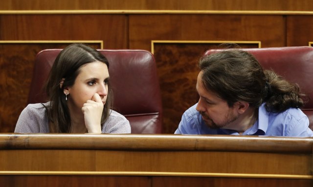 El horizonte penal de Podemos. La Fiscalía, a favor de investigar a la "niñera" de Montero e Iglesias, mientras la Audiencia ordena al juez del ‘caso Neurona’ reabrir las pesquisas sobre la supuesta caja 'b' del partido El horizonte penal de Podemos. La Fiscalía, a favor de investigar a la "niñera" de Montero e Iglesias, mientras la Audiencia ordena al juez del ‘caso Neurona’ reabrir las pesquisas sobre la supuesta caja 'b' del partido