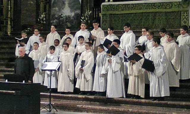 La Escolanía del Valle de los Caídos participa en los principales certámenes corales de Europa y hace giras también fuera del continente.