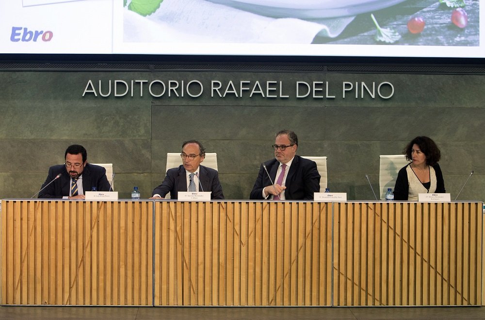 Ebro Foods. El secretario, Luis Peña, junto a: Antonio Hernández Callejas, Demetrio Carceller y Blanca Hernández Rodríguez