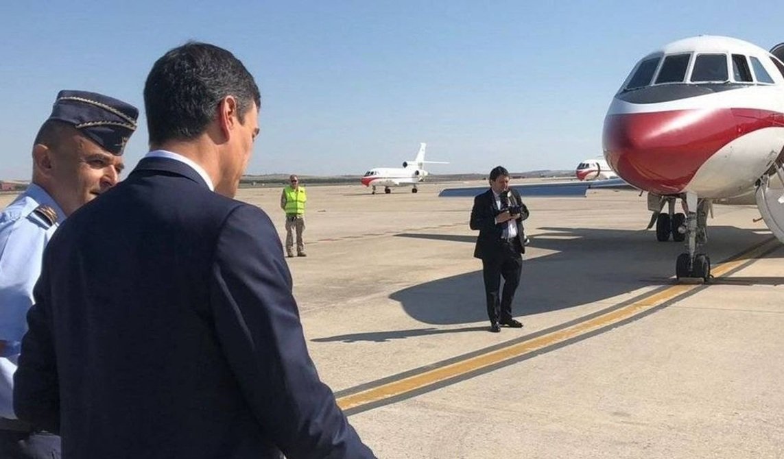 El Falcon es el medio de transporte preferido de Sánchez... y lo está usando mucho estos días en sus visitas a los incendios