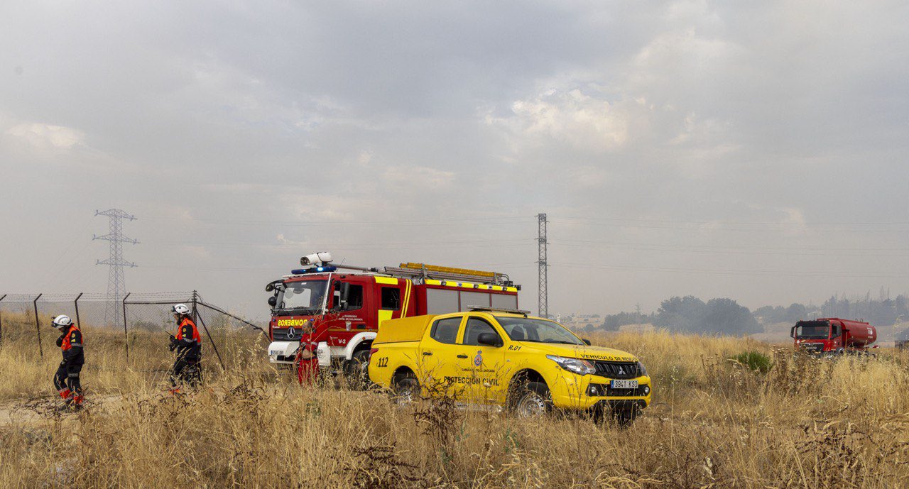 Los bomberos lamentan su descoordinación frente a los incendios, que han arrasado ya 350.000 hectáreas en estas dos últimas semanas