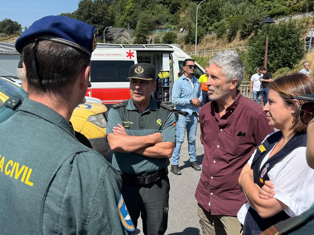 Marlaska "les pone una MEDALLA en un operativo que terminó con 2 asesinatos y varios heridos"