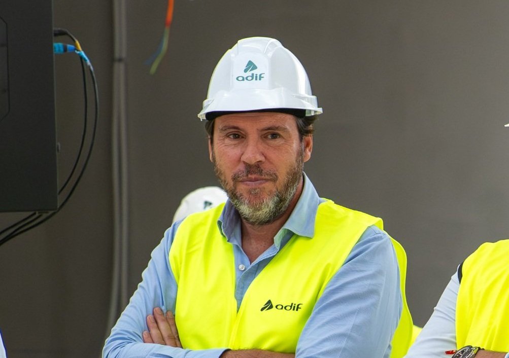 El ministro Puente insiste en su caradura: tras los problemas de los trenes de Talgo, ahora viajará a Alemania en busca de los de Siemens