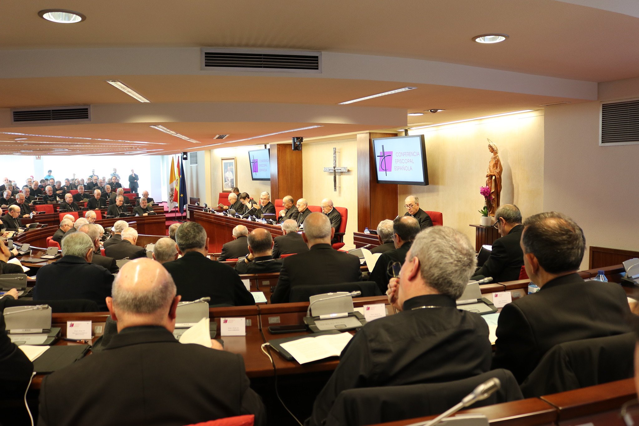 ¿Quo vadis, Iglesia española? ¿Hacia la cruz —y la verdad que libera— o hacia la irrelevancia? Cristo sigue en camino, decidido ¿Quo vadis, Iglesia española? ¿Hacia la cruz —y la verdad que libera— o hacia la irrelevancia? Cristo sigue en camino, decidido