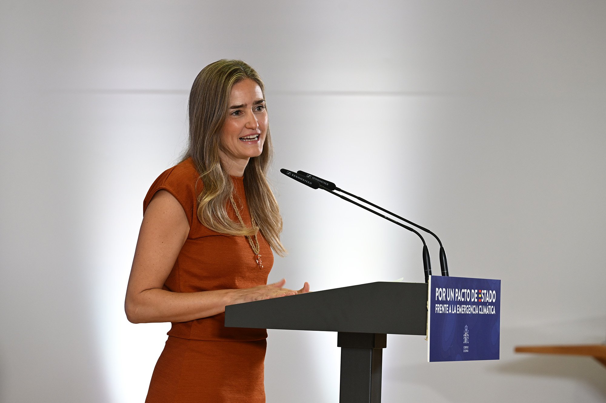 Aagesen insiste en el pacto contra el cambio climático... y enumera sus diez medidas, pero ¿cuánto cuesta y cómo se va a pagar? Aagesen insiste en el pacto contra el cambio climático... y enumera sus diez medidas, pero ¿cuánto cuesta y cómo se va a pagar?