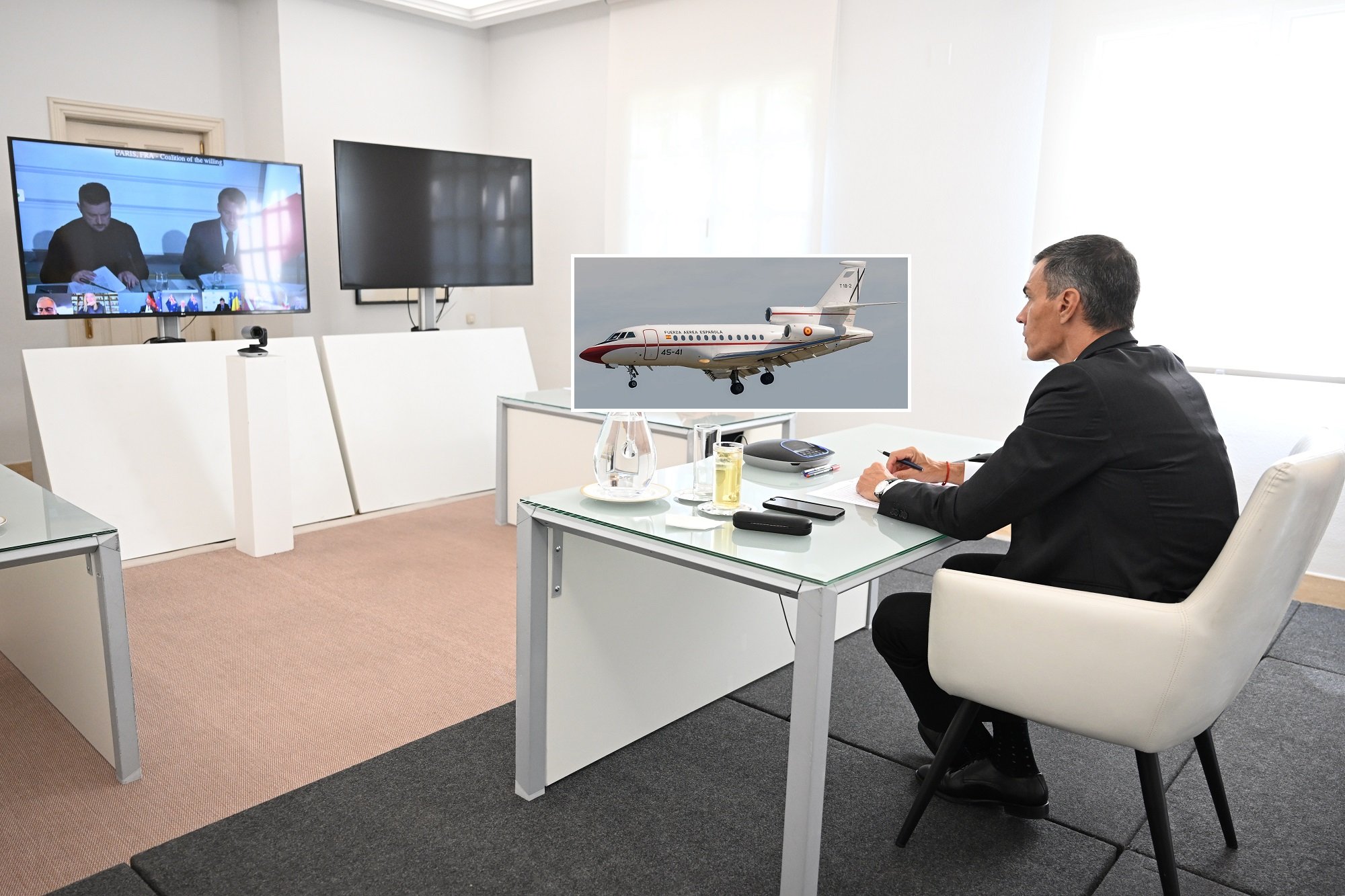 El Falcon que llevaba a Sánchez a París ¡sufre una avería!