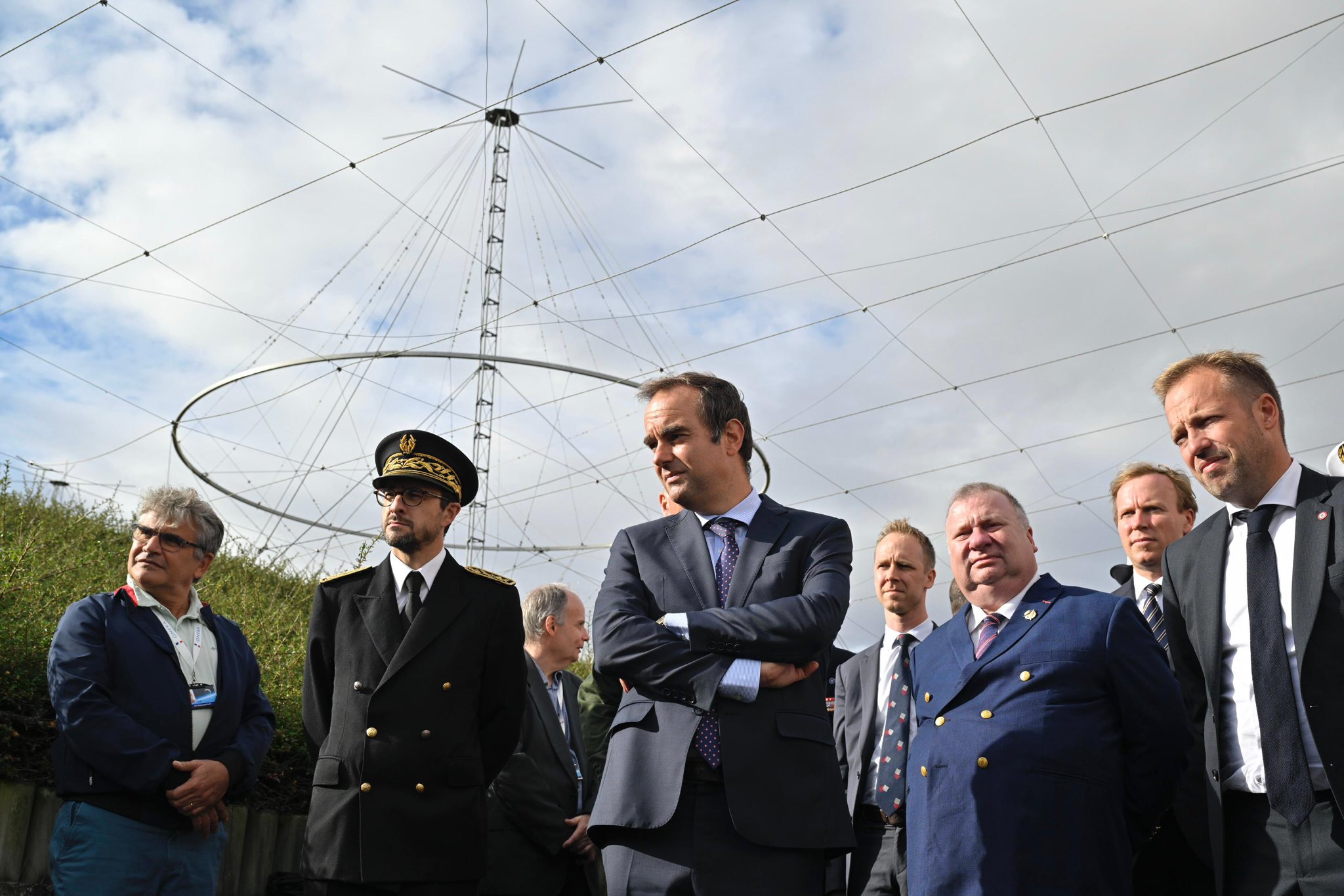 El abortista Sébastien Lecornu (en el centro de la imagen)