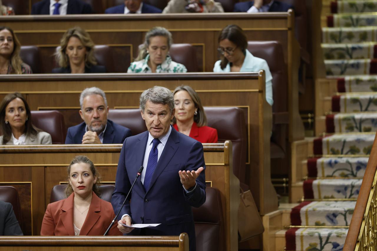 "Para repartir carnés de moralidad, renueve la suya", le dice Feijóo a Sánchez "Para repartir carnés de moralidad, renueve la suya", le dice Feijóo a Sánchez
