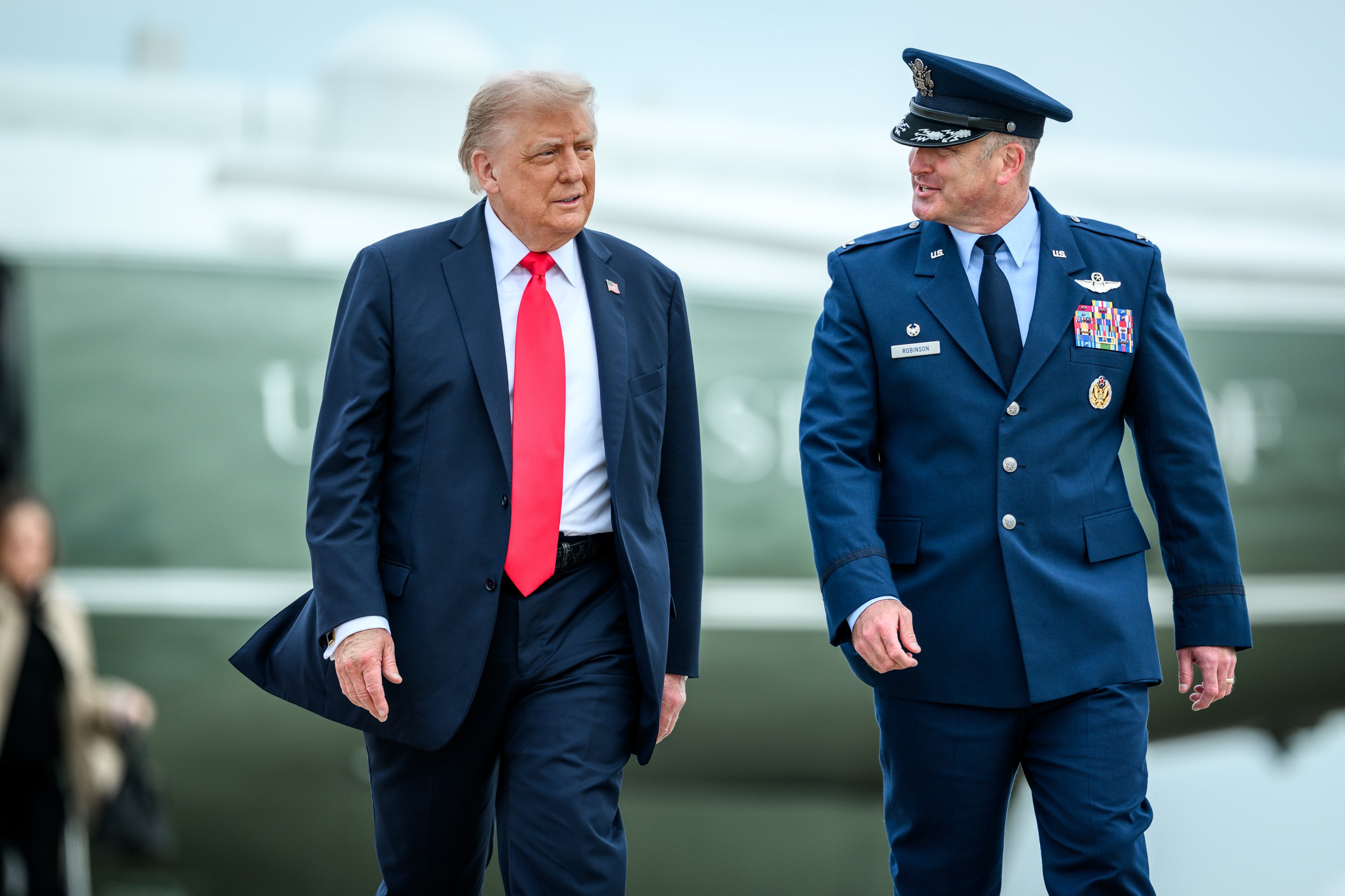 "Dejen de enviar miembros del Tren de Aragua a los Estados Unidos", dice Donald Trump a Maduro