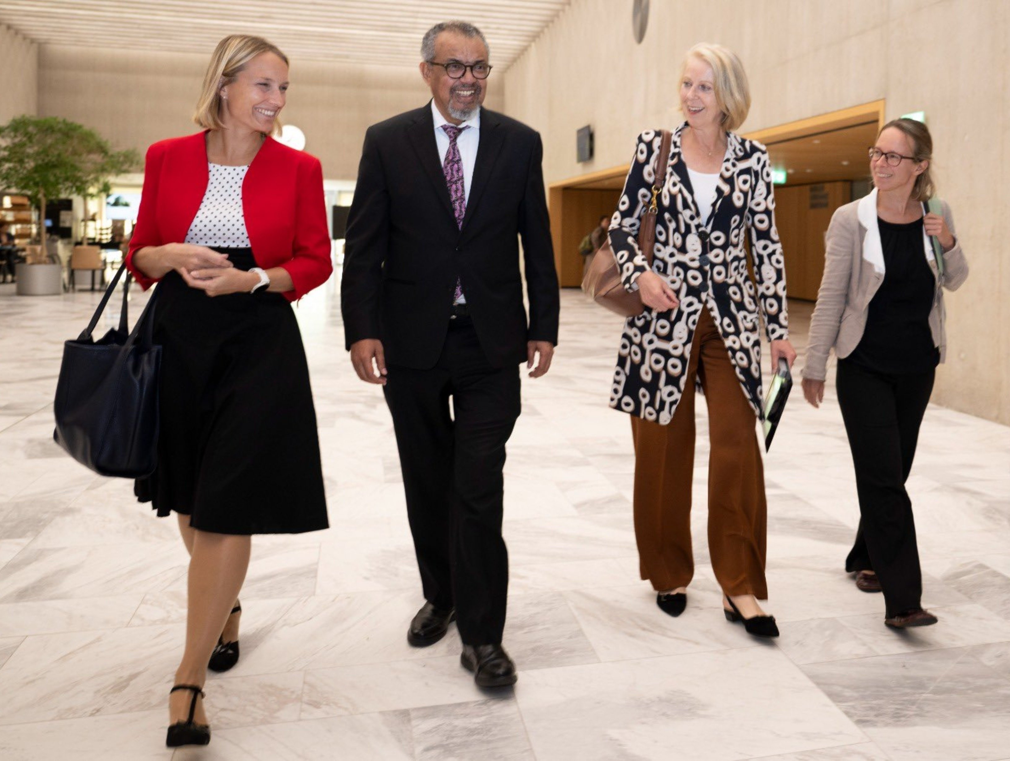 El director del organismo, Tedros Adhanom Ghebreyesus, uno de los peores ciudadanos de nuestro planeta, se quedó muy tocado con la retirada de Estados Unidos de la OMS tras la llegada de Trump, ahora ha dado un paso más en su objetivo de establecer el aborto libre y hasta el mismo momento del parto