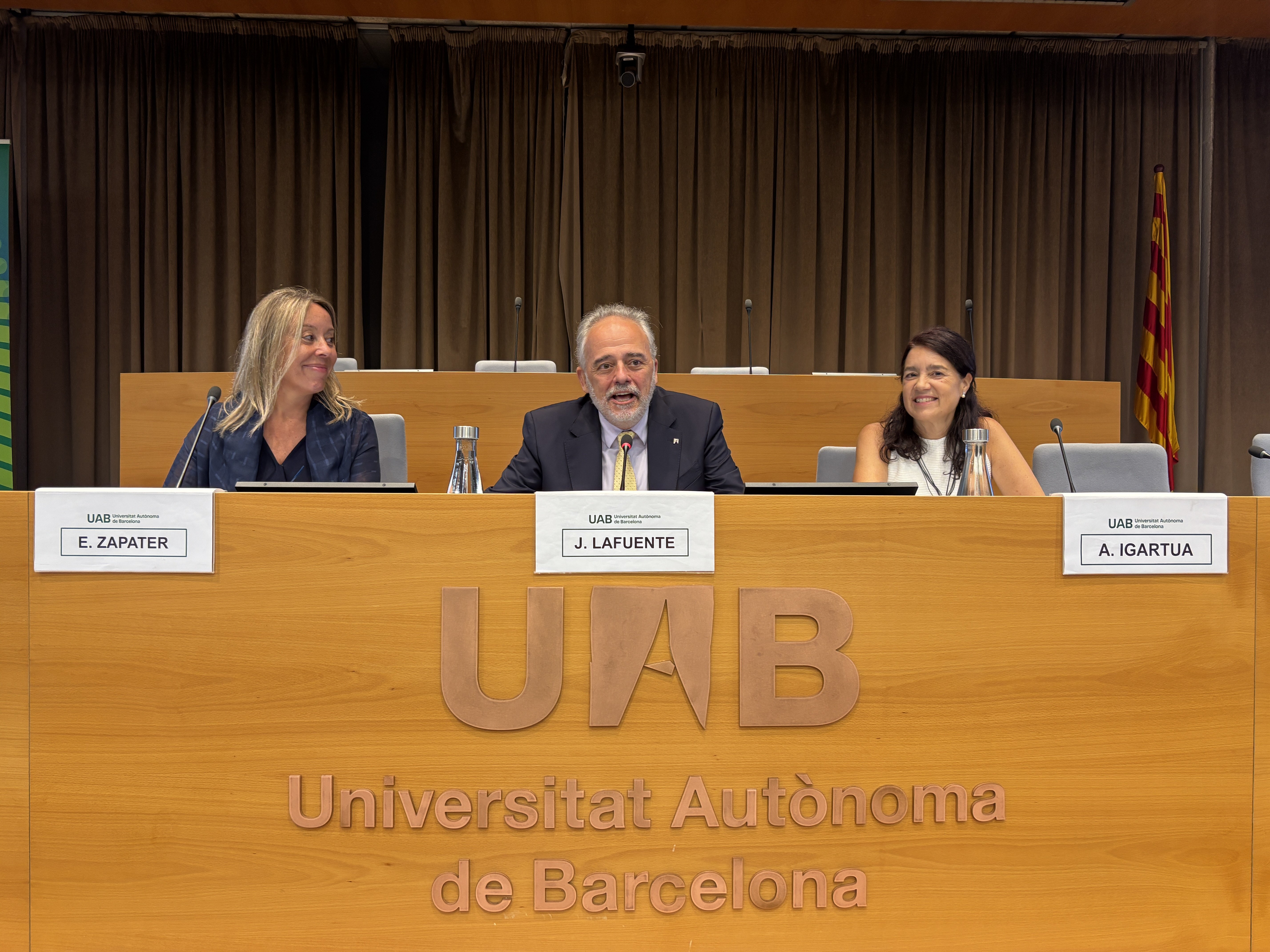 El encargado de explicar el dislate, si es que es posible que alguien lo entienda, ha sido el rector de la Universidad Autónoma de Barcelona, Javier Lafuente