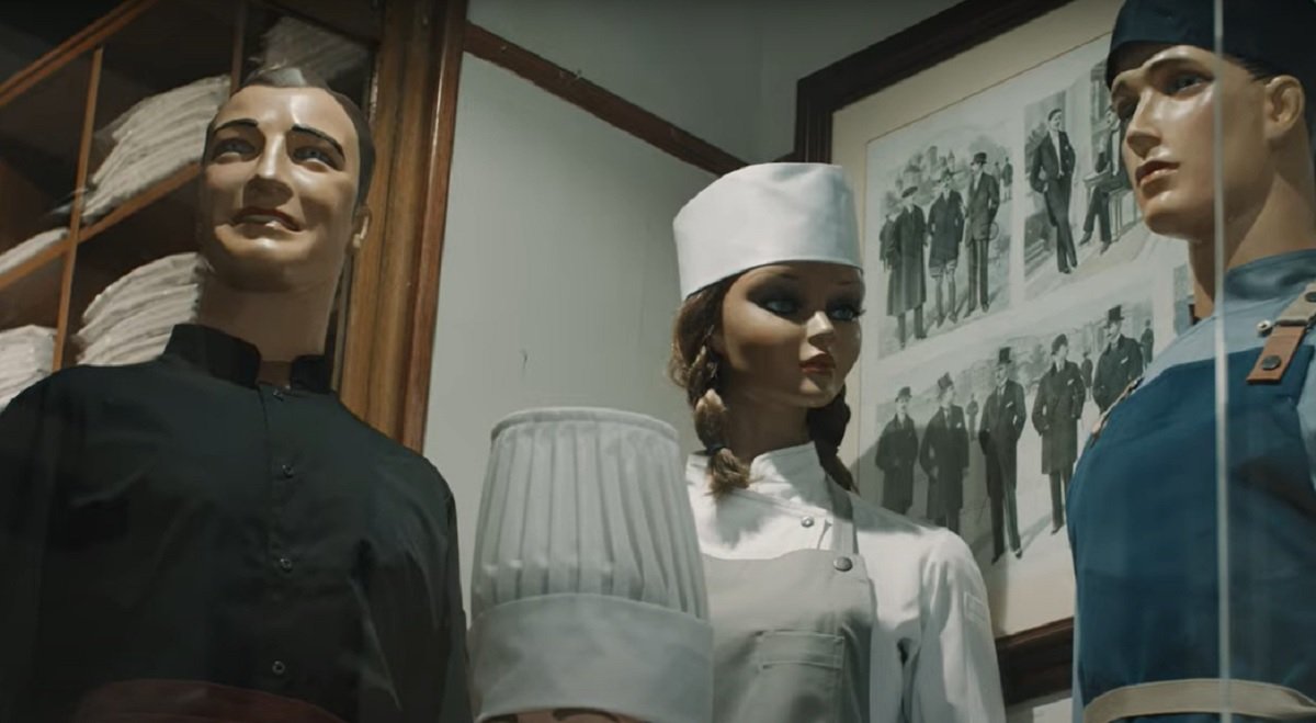 Chaquetas de cocina, delantales, camisetas y polos para camareros, pantalones… Los hay de todo tipo em la sastrería Transwaal