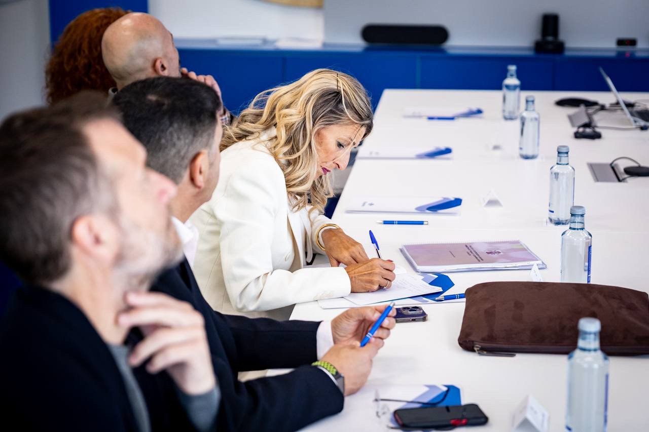 A los mandos para revertir esta situación, Yoli, que ha decidido que el salario mínimo siga subiendo y que la jornada se reduzca A los mandos para revertir esta situación, Yoli, que ha decidido que el salario mínimo siga subiendo y que la jornada se reduzca