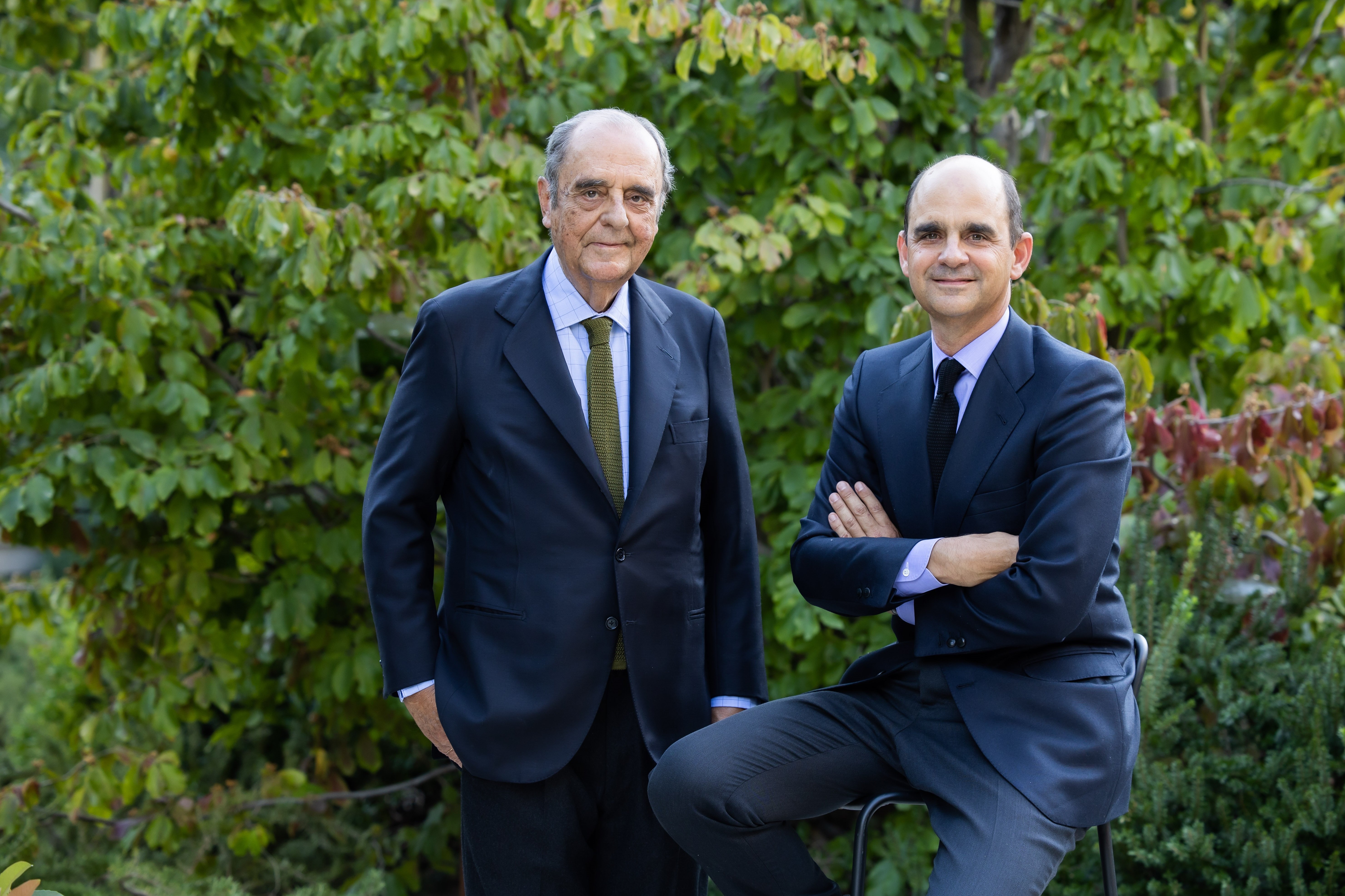 Carlos March Delgado se retira, tras cumplir 80 años de edad, como presidente de la Corporación Financiera Alba (CFA), Le sustituye en el cargo su hijo Juan March de la Lastra, que aunará ese cargo con el que ya ejerce: presidente de Banca March, la matriz del Grupo Carlos March Delgado se retira, tras cumplir 80 años de edad, como presidente de la Corporación Financiera Alba (CFA), Le sustituye en el cargo su hijo Juan March de la Lastra, que aunará ese cargo con el que ya ejerce: presidente de Banca March, la matriz del Grupo