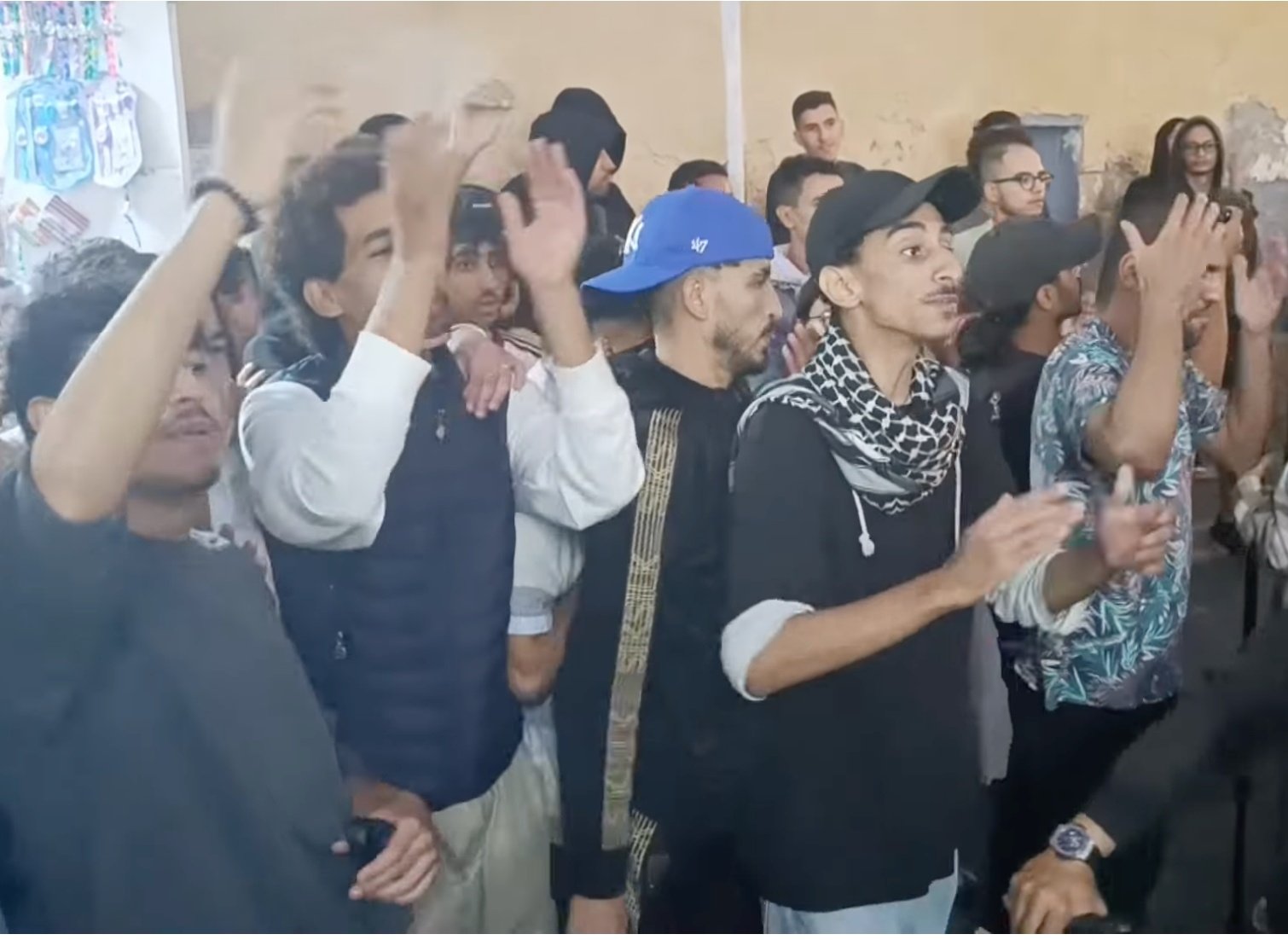 Los jóvenes marroquíes denuncian "que el gobierno gaste el dinero en cosas que no son prioritarias" Los jóvenes marroquíes denuncian "que el gobierno gaste el dinero en cosas que no son prioritarias"