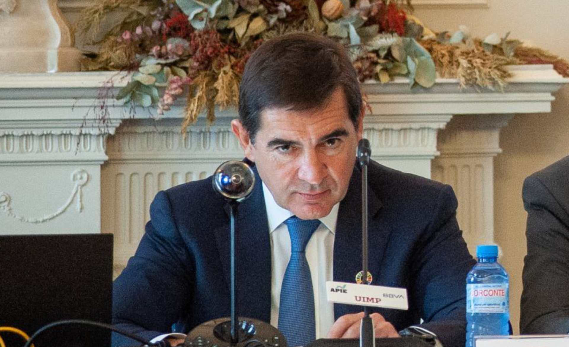 Carlos Torres exprime la baza Martínez aunque no todo lo que es bueno para un accionista tiene que serlo para el resto Carlos Torres exprime la baza Martínez aunque no todo lo que es bueno para un accionista tiene que serlo para el resto