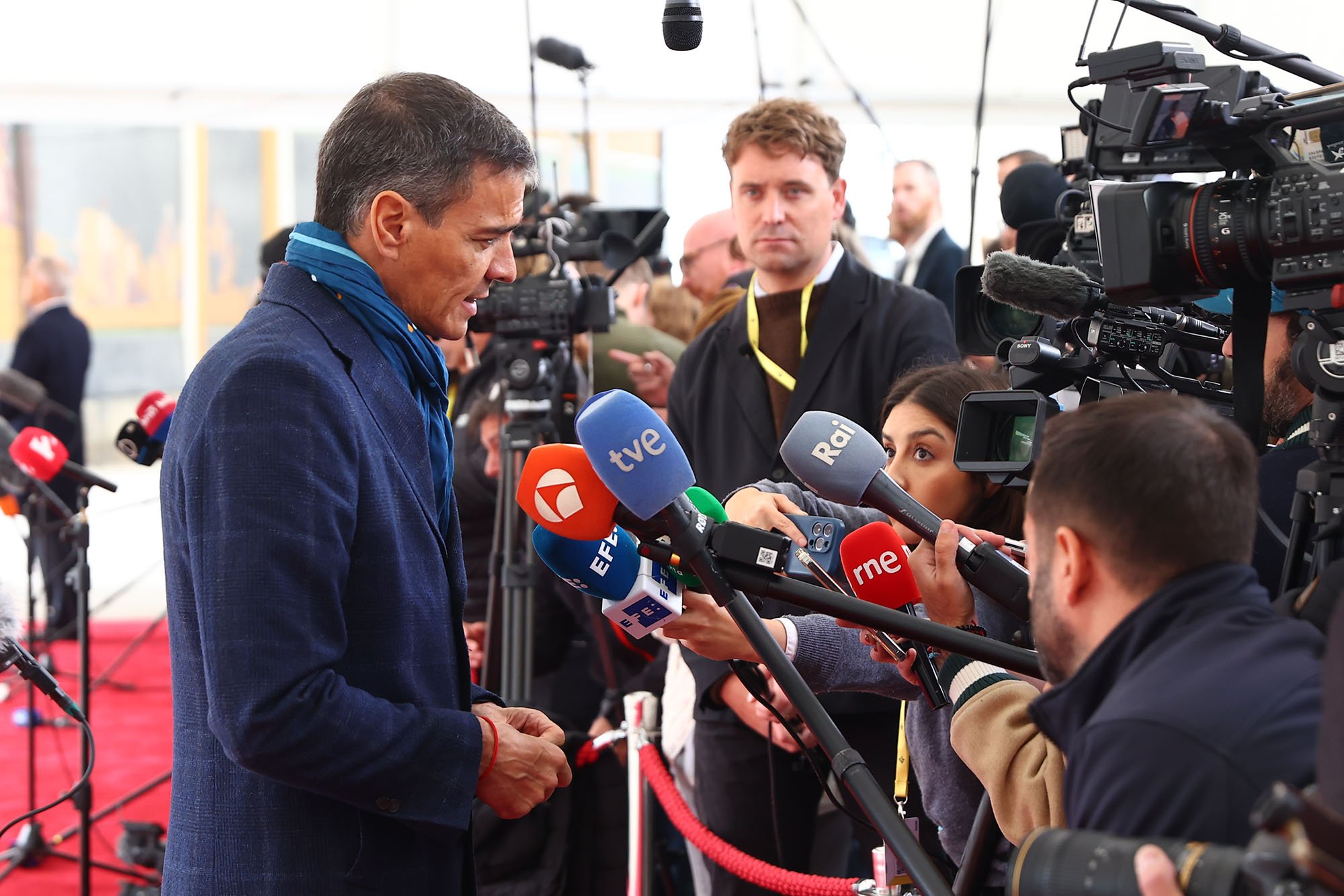 Sánchez ha conseguido en siete agónicos años tener a la calle silenciada, tranquila... hasta ahora Sánchez ha conseguido en siete agónicos años tener a la calle silenciada, tranquila... hasta ahora