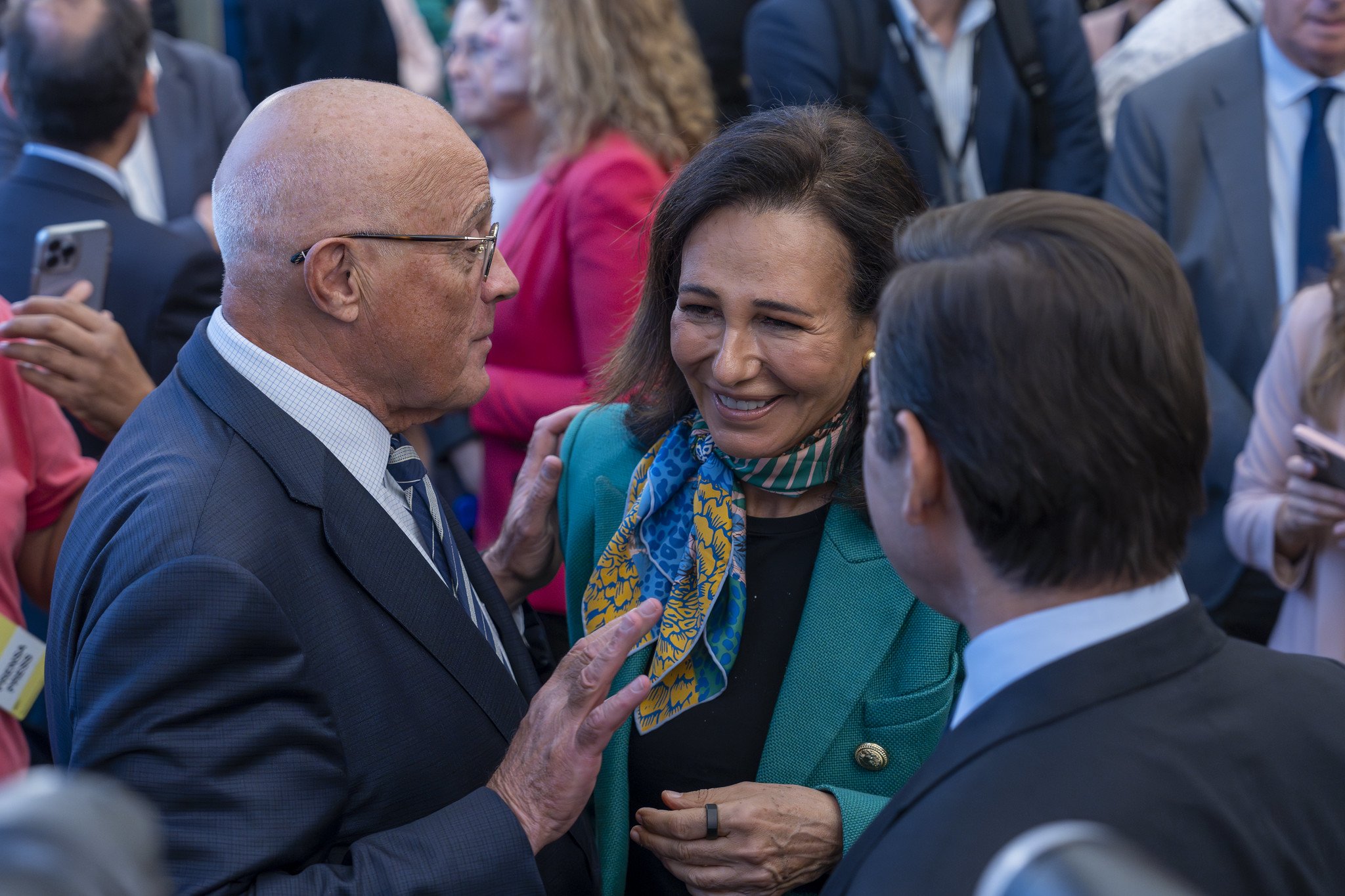 Ana Botín, junto a Josep Oliu y Carlos Torres / Foto: Pablo Moreno Ana Botín, junto a Josep Oliu y Carlos Torres / Foto: Pablo Moreno