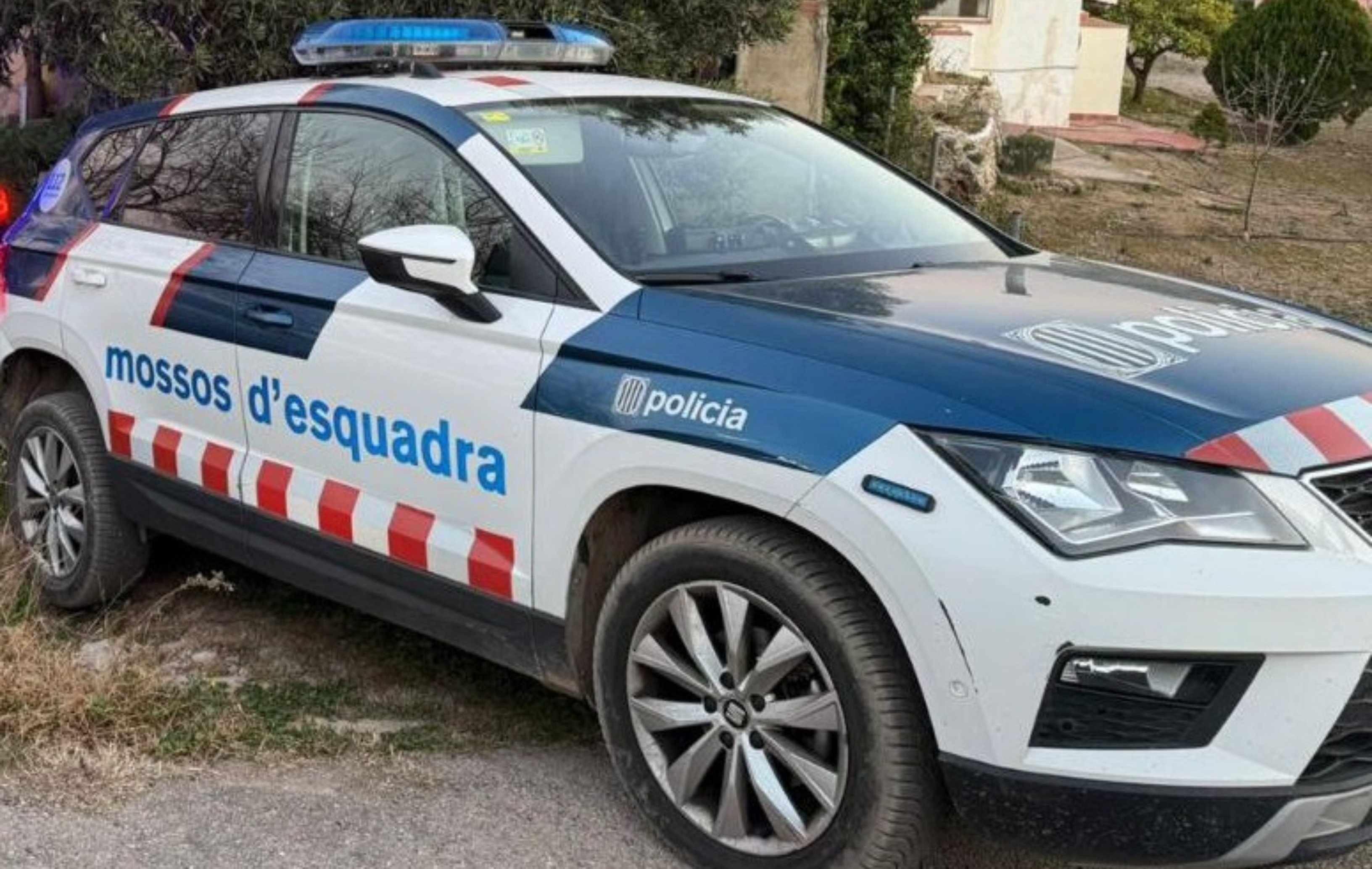 Las víctimas avisaron a emergencias que enviaron patrullas de la Policía Local y también de los Mossos d'Esquadra para atender la incidencia Las víctimas avisaron a emergencias que enviaron patrullas de la Policía Local y también de los Mossos d'Esquadra para atender la incidencia