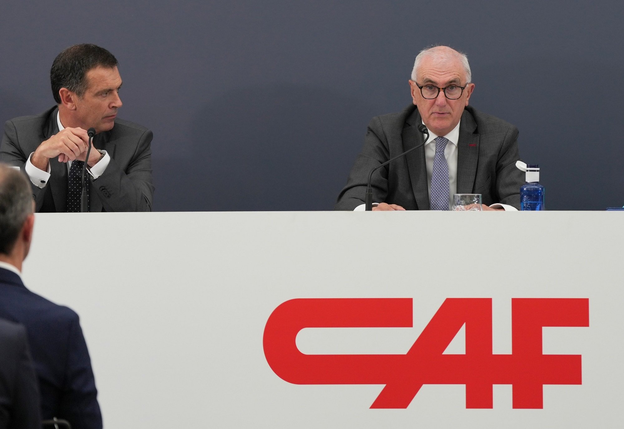 CAF, bajo las riendas de Javier Martínez Ojinaga (consejero delegado) y Andrés Arizkorreta (presidente), se queda fuera, por ahora, del concurso para fabricar nuevos trenes del metro de Barcelona CAF, bajo las riendas de Javier Martínez Ojinaga (consejero delegado) y Andrés Arizkorreta (presidente), se queda fuera, por ahora, del concurso para fabricar nuevos trenes del metro de Barcelona