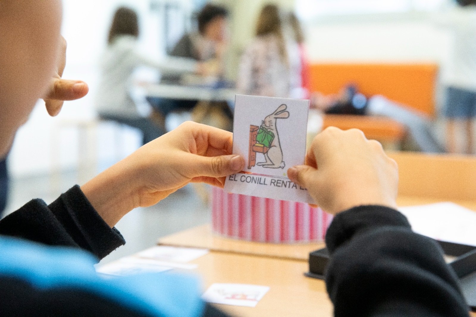 Los alumnos de sexto de primaria (11 años) y de cuarto de ESO (15 años) hablan mejor castellano que catalán. ¡Qué horror!