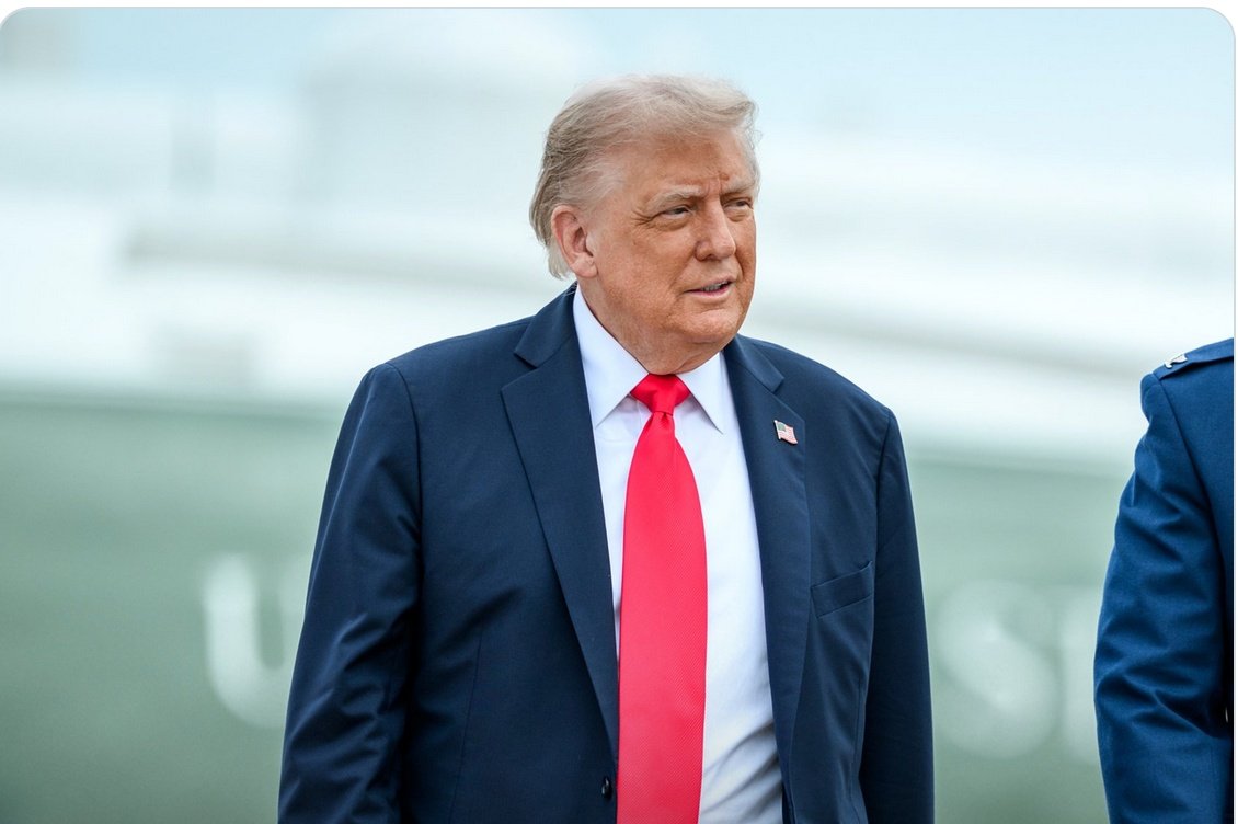 "Este es un GRAN día para el mundo árabe y musulmán, Israel, todas las naciones vecinas y los Estados Unidos de América" "Este es un GRAN día para el mundo árabe y musulmán, Israel, todas las naciones vecinas y los Estados Unidos de América"