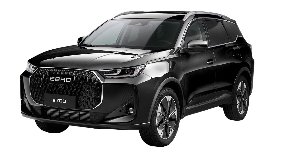 Ebro EV Motors cuenta ya con tres modelos en el mercado: el s700 y el s800 -ambos en versión de motor de combustión o híbrido enchufable- y el s400 -híbrido no enchufable-