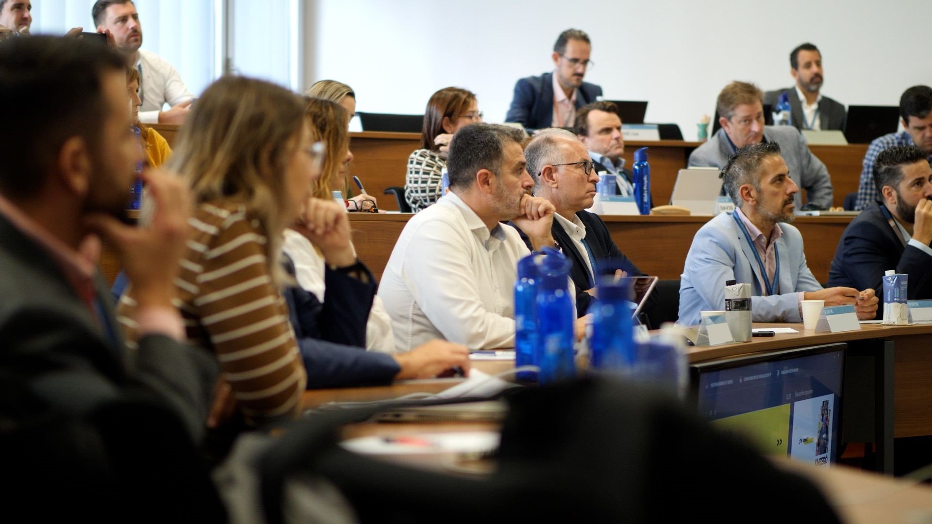 El curso está impartido por un profesorado de reconocido prestigio El curso está impartido por un profesorado de reconocido prestigio