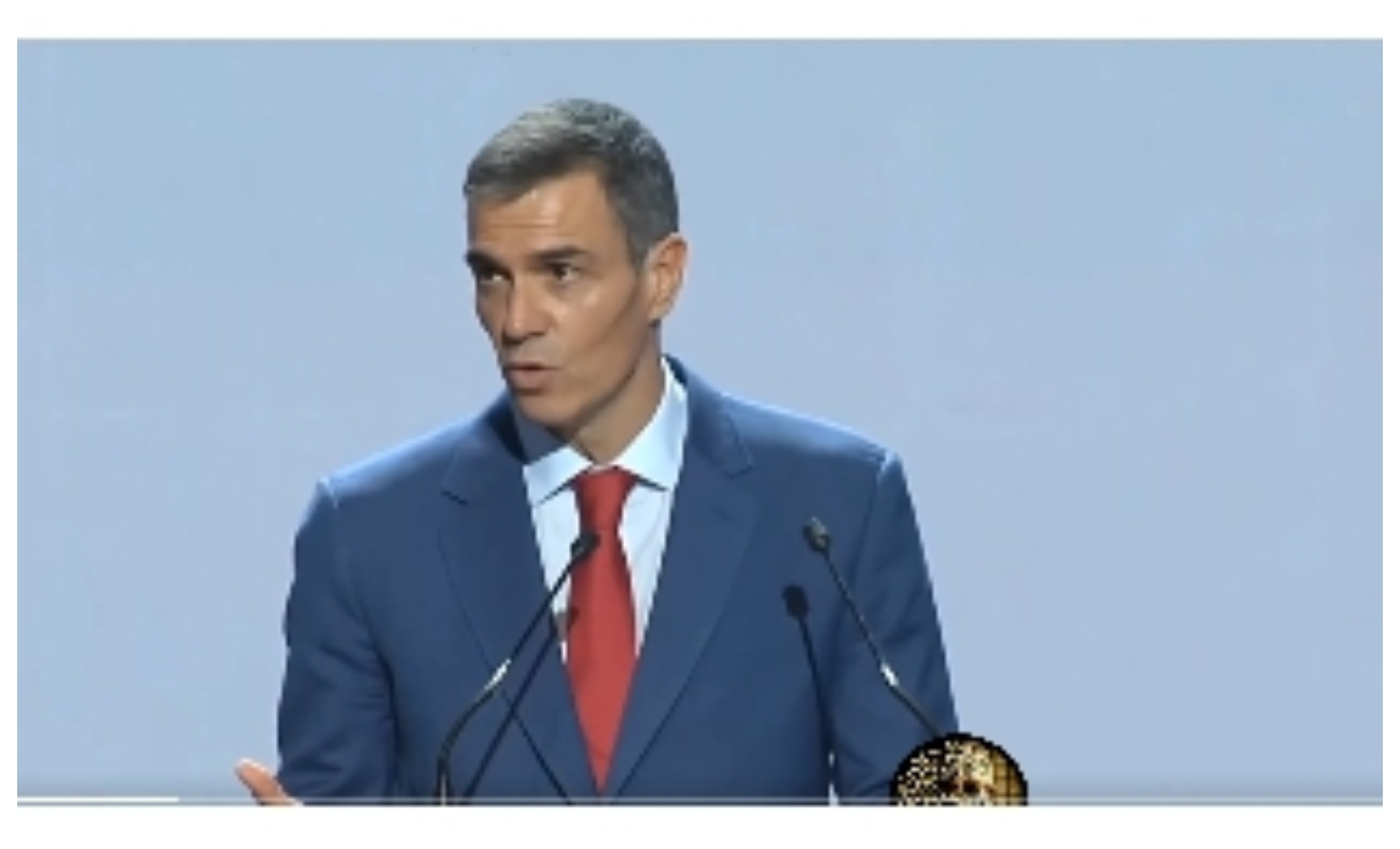 Pedro está preocupado, por las playas, que  son engullidas por el mar 