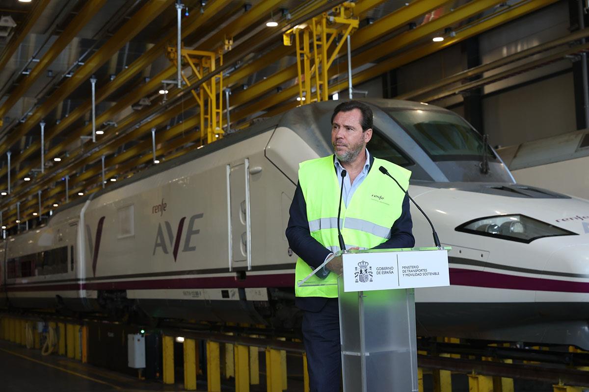 El ministro Puente sigue defendiendo que el tren "vive el mejor momento de su historia"... será en retrasos y averías El ministro Puente sigue defendiendo que el tren "vive el mejor momento de su historia"... será en retrasos y averías