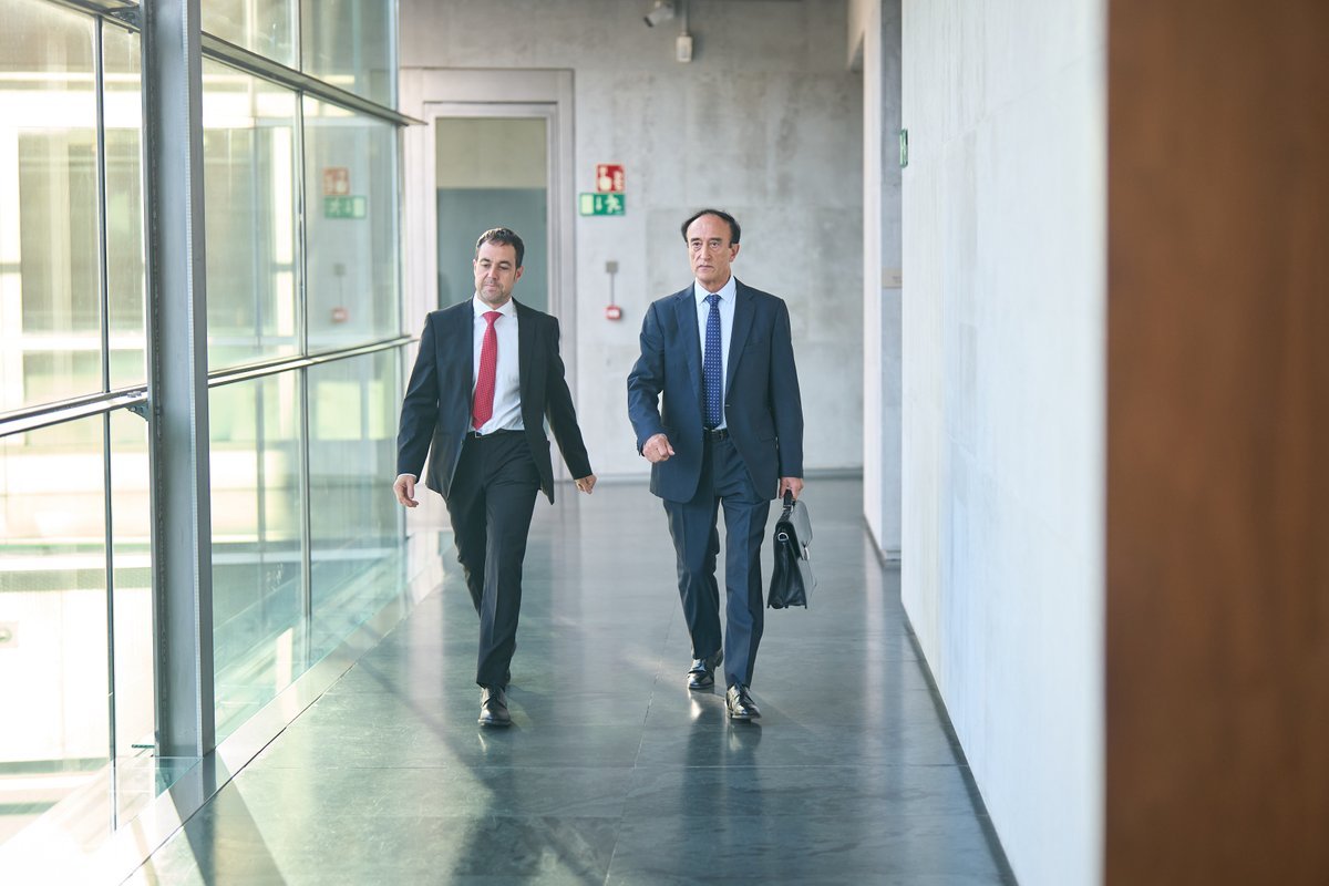 El presidente de la mesa de contratación de las obras del túnel Belate, Jesús Polo, a la derecha El presidente de la mesa de contratación de las obras del túnel Belate, Jesús Polo, a la derecha