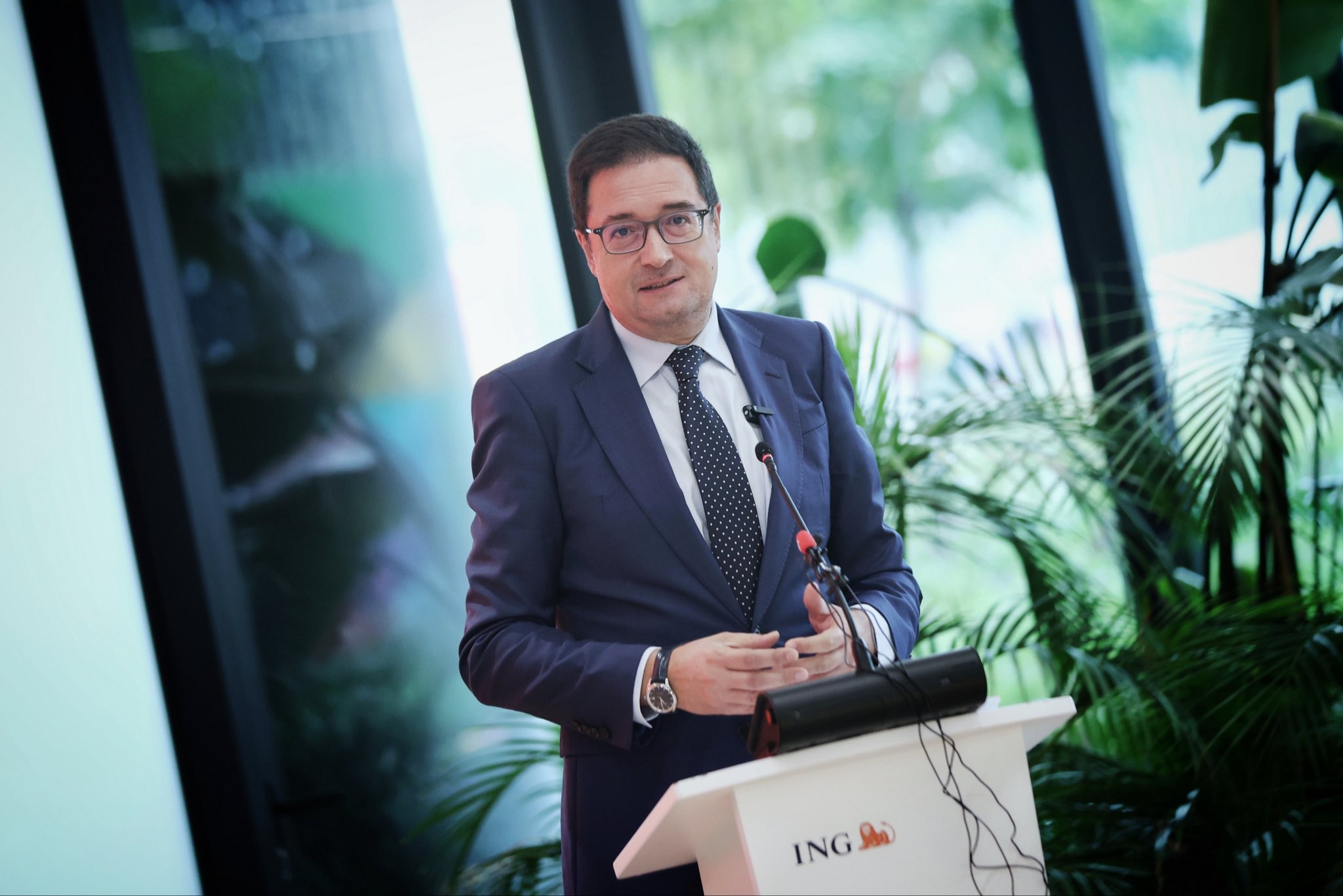 López también exige que se repartan 'mochilas sexuales' en "puntos estratégicos" como las Consejerías de Educación y Sanidad