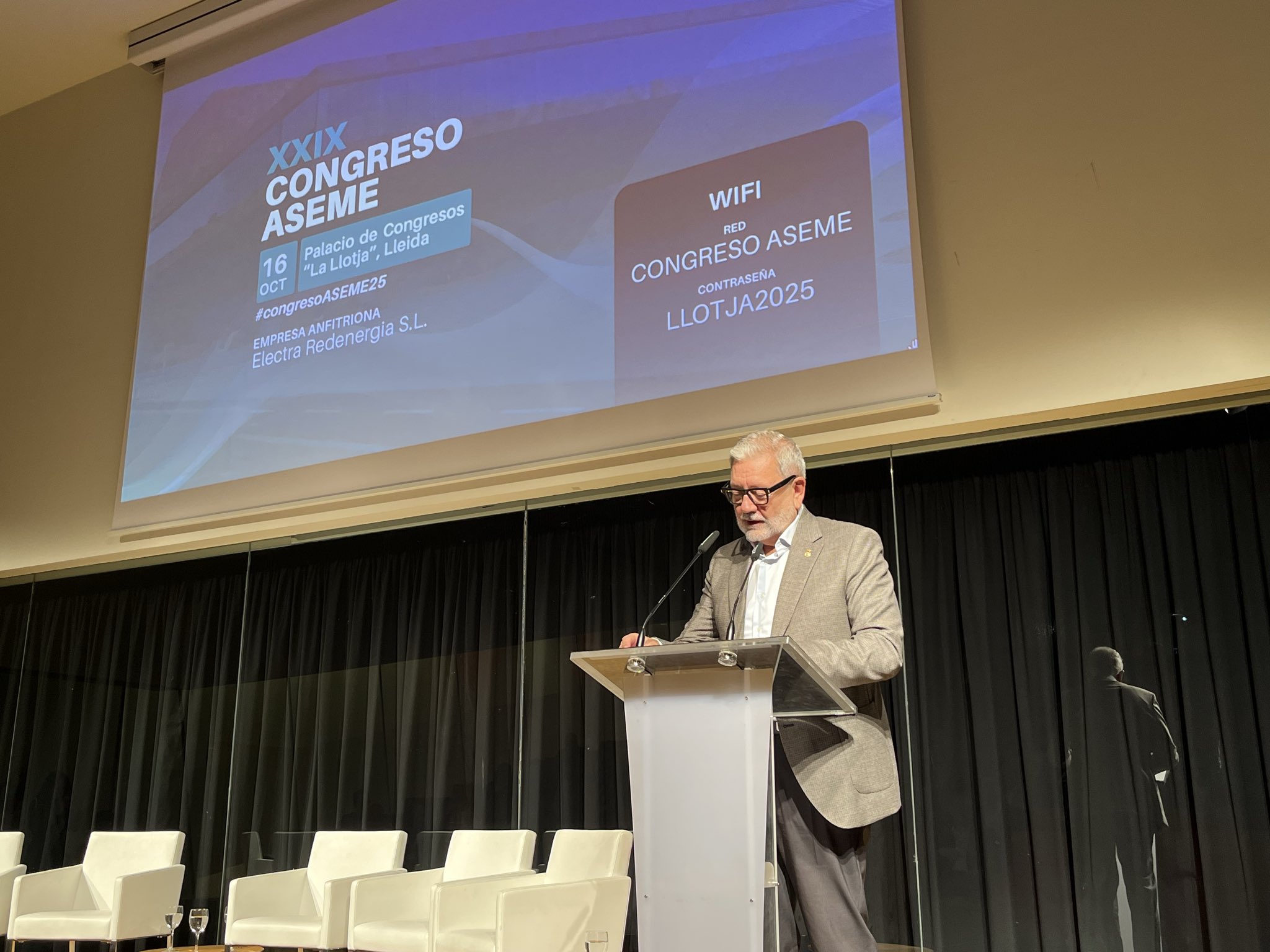 El socialista ayuntamiento, gobernado por el socialista Félix Larrosa, ha cedido a la comunidad musulmana Ibn Hazm de Lérida un solar para construir una mega-mezquita