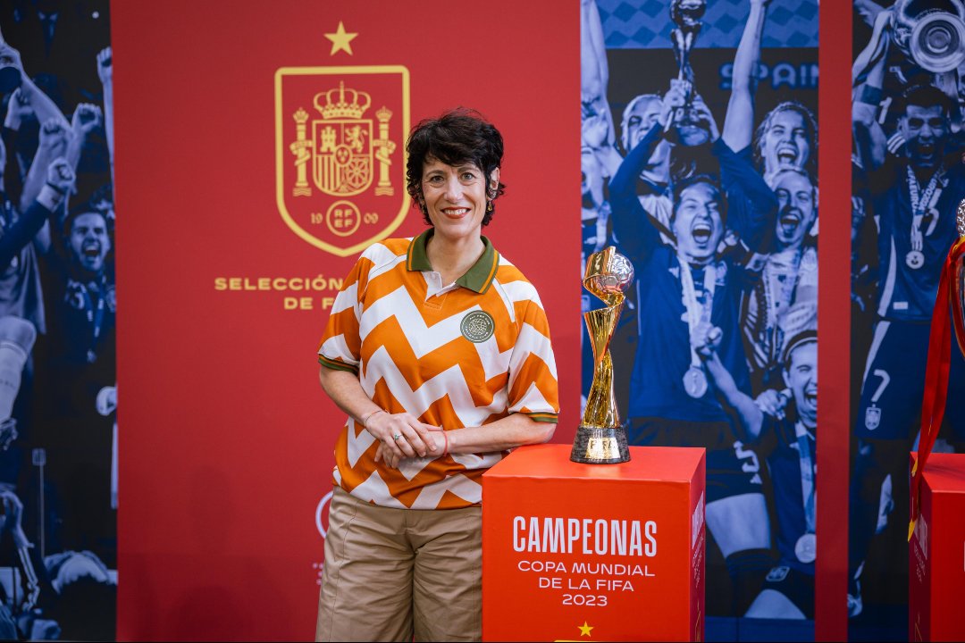 Según Saiz la nueva estocada a los autónomos es una reivindicación de ellos mismos y que este subidón de cuotas les hará más felices. Pero los propios autónomos, con ATA a la cabeza, lo niega Según Saiz la nueva estocada a los autónomos es una reivindicación de ellos mismos y que este subidón de cuotas les hará más felices. Pero los propios autónomos, con ATA a la cabeza, lo niega