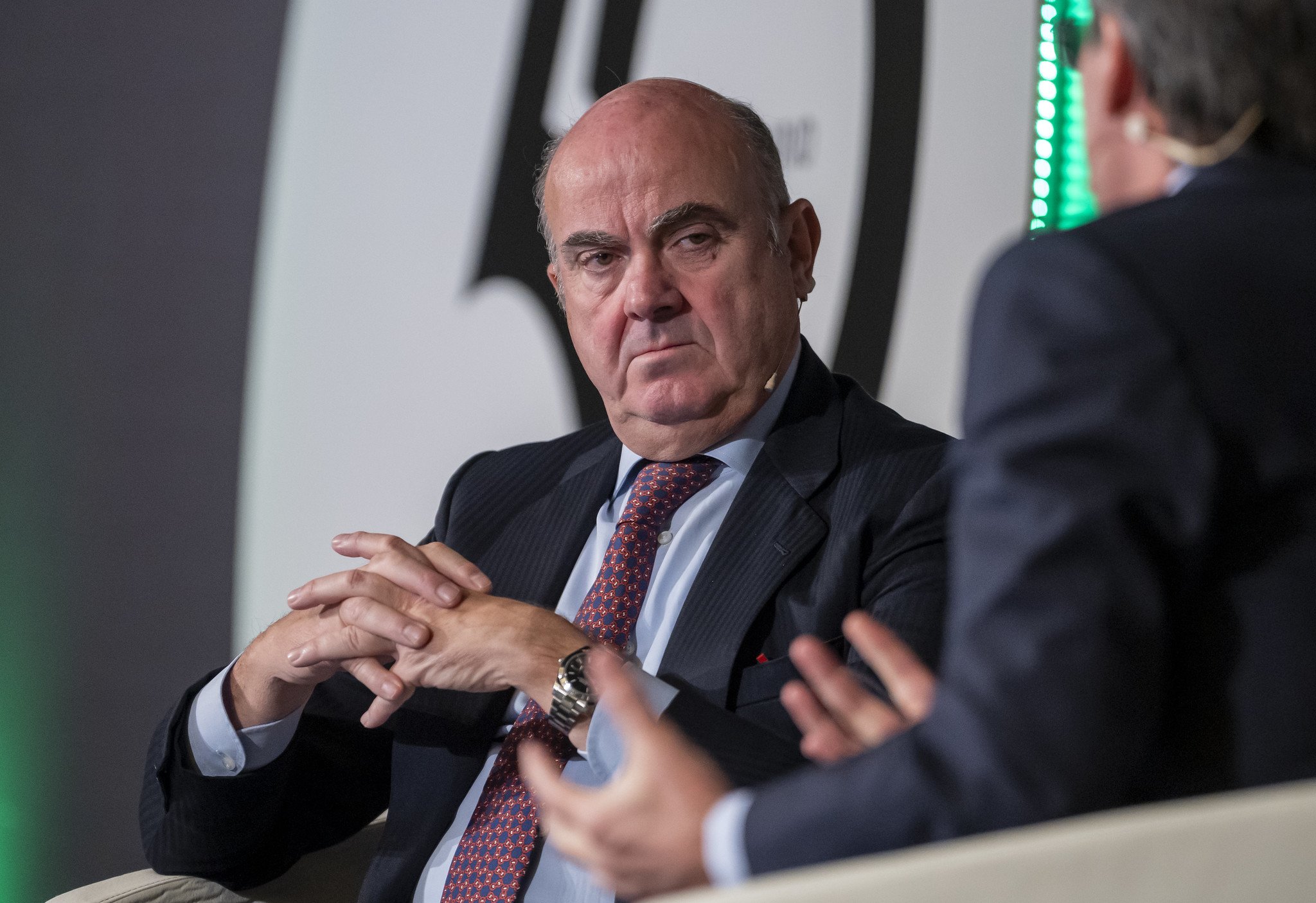 Luis de Guindos pasó de ministro de Economía a vicepresidente del BCE, pero eso no tiene nada que ver con la resolución del Popular / Foto: Pablo Moreno Luis de Guindos pasó de ministro de Economía a vicepresidente del BCE, pero eso no tiene nada que ver con la resolución del Popular / Foto: Pablo Moreno