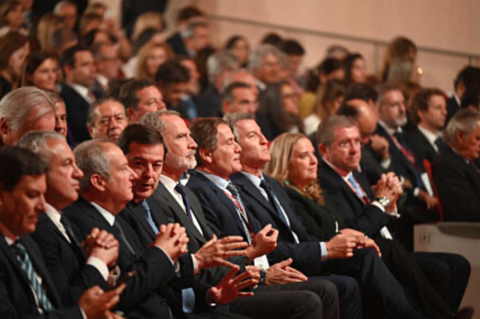 El rey Felipe VI inauguró el Congreso, en el que también participaron el ministro de Industria, Jordi Hereu, y el líder del PP, Alberto Núñez Feijóo