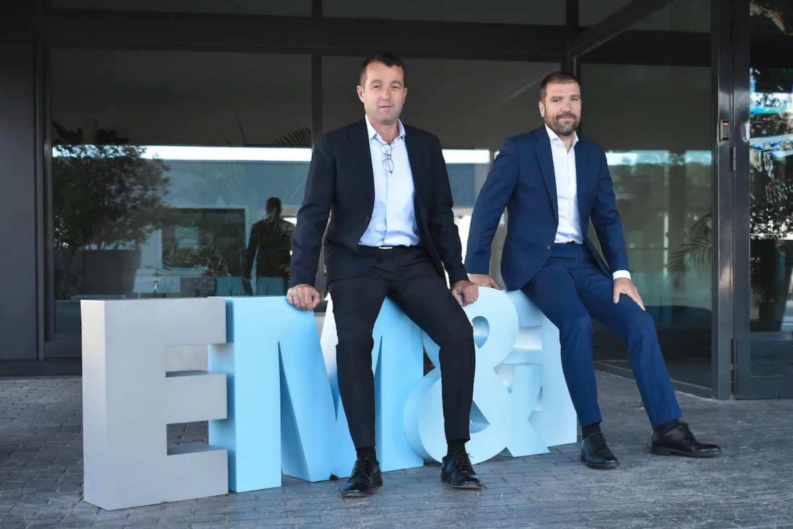 Ángel y Javier Escribano, presidente de Indra y de EM&E, respectivamente, y ambos, dueños de EM&E