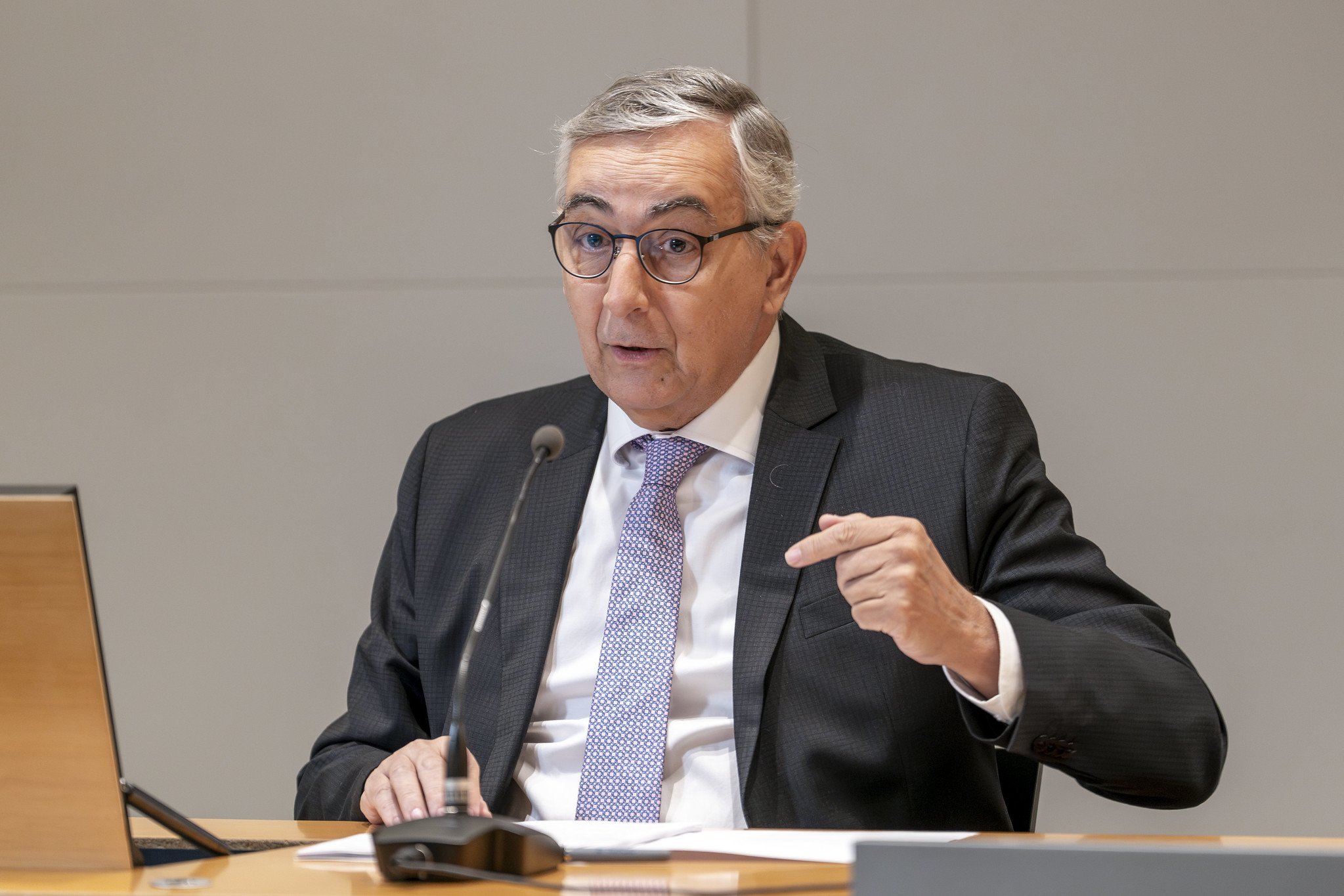 “Aunque la caída de la inversión empresarial no es tan dramática como indicaban las cifras iniciales, la debilidad de esta sigue siendo decepcionante en un contexto de ayudas procedentes de los fondos Next Generation y de dinamismo de la economía”, ha explicado el director general de Funcas, Carlos Ocaña / Foto: Pablo Moreno “Aunque la caída de la inversión empresarial no es tan dramática como indicaban las cifras iniciales, la debilidad de esta sigue siendo decepcionante en un contexto de ayudas procedentes de los fondos Next Generation y de dinamismo de la economía”, ha explicado el director general de Funcas, Carlos Ocaña / Foto: Pablo Moreno