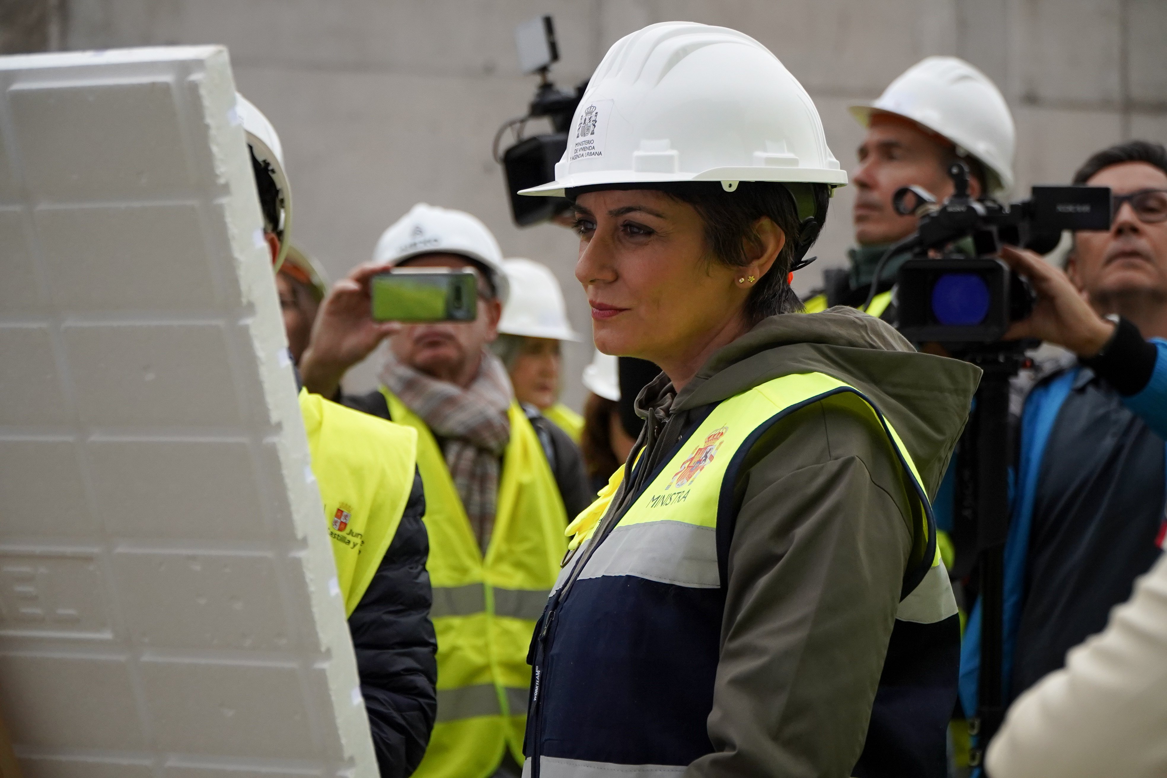 "Difícil ser más claro que el presidente: más vivienda digna, menos desigualdad", asegura Rodríguez, el problema es que directamente no hay vivienda, ni digna ni no digna "Difícil ser más claro que el presidente: más vivienda digna, menos desigualdad", asegura Rodríguez, el problema es que directamente no hay vivienda, ni digna ni no digna