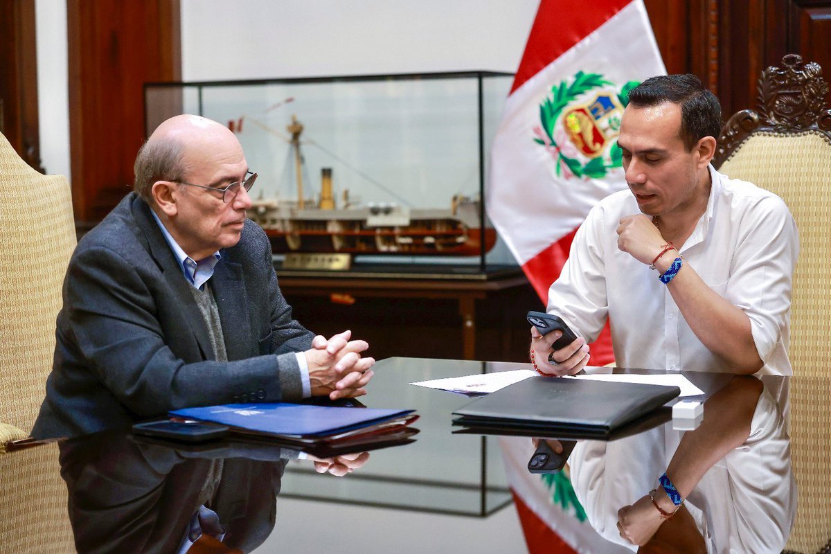 El presidente interino de Perú, José Jerí (a la derecha) El presidente interino de Perú, José Jerí (a la derecha)